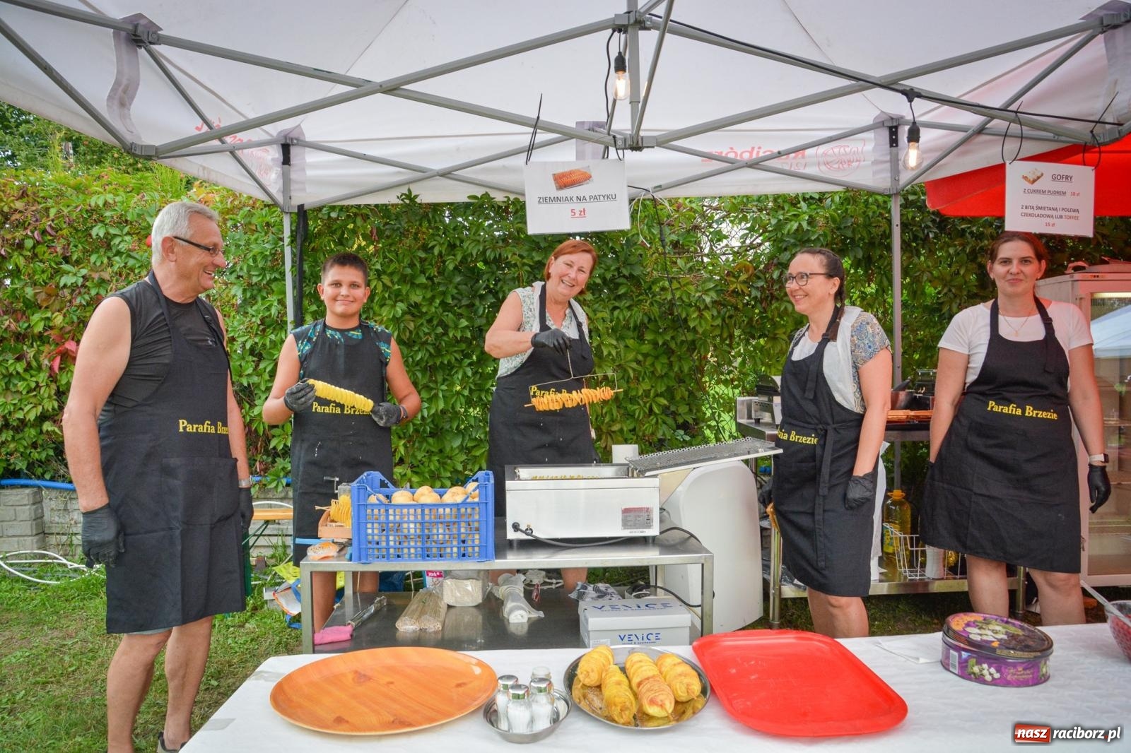 Zdjęcie w galerii na portalu naszraciborz.pl: Mateusz Ziółko i setki gości na trzecim festynie parafialnym w Brzeziu [FOTO i WIDEO] wiadomości z regionu