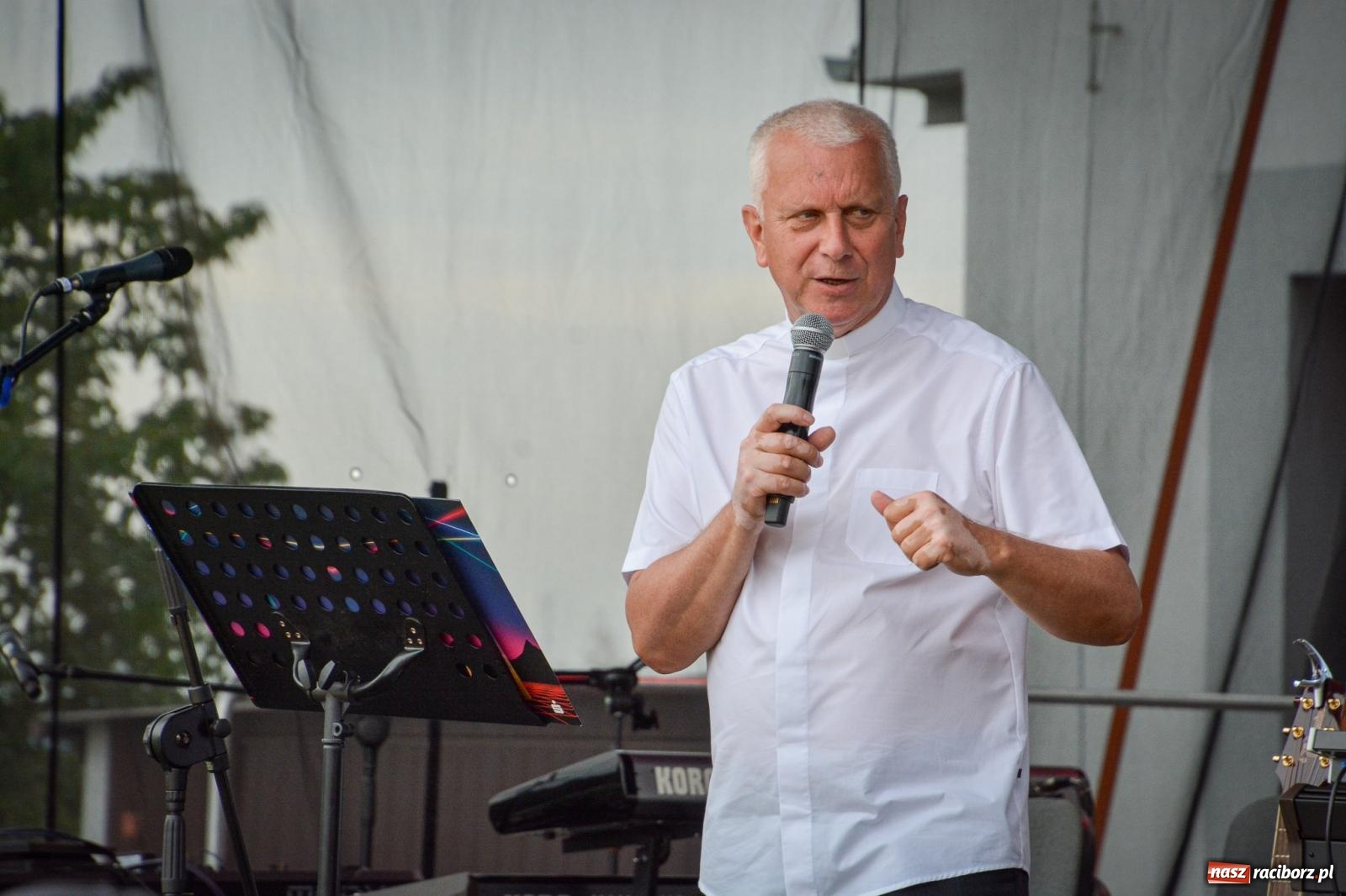 Zdjęcie w galerii na portalu naszraciborz.pl: Mateusz Ziółko i setki gości na trzecim festynie parafialnym w Brzeziu [FOTO i WIDEO] wiadomości z regionu