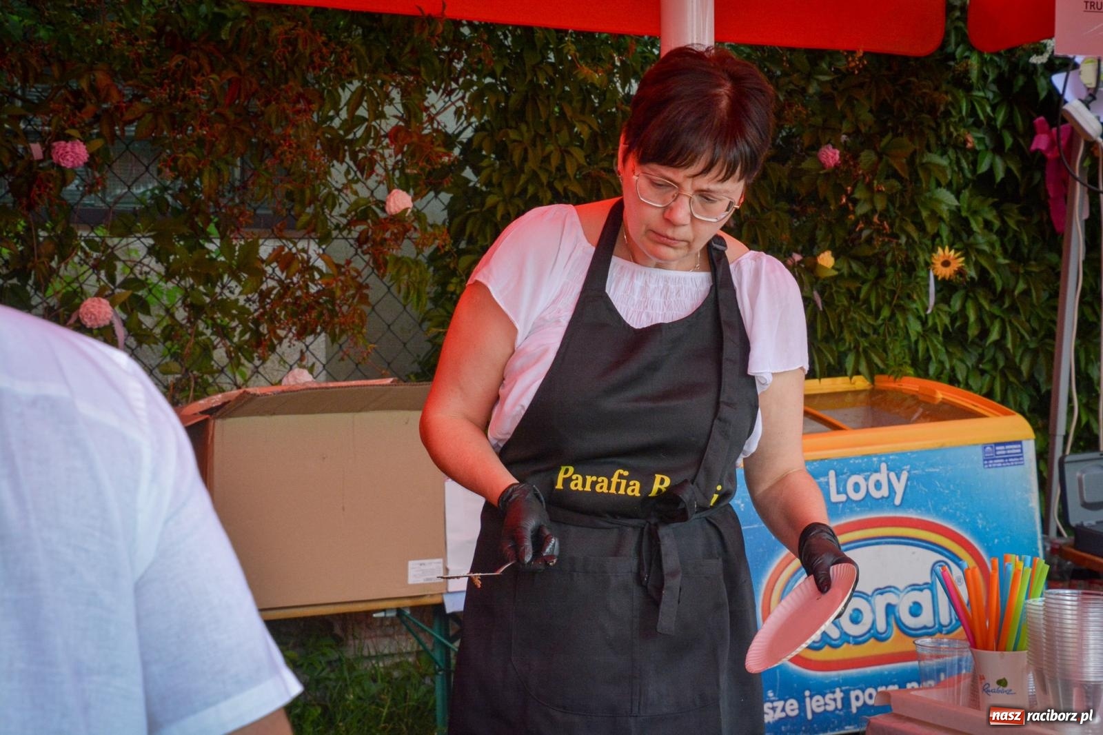 Zdjęcie w galerii na portalu naszraciborz.pl: Mateusz Ziółko i setki gości na trzecim festynie parafialnym w Brzeziu [FOTO i WIDEO] wiadomości z regionu
