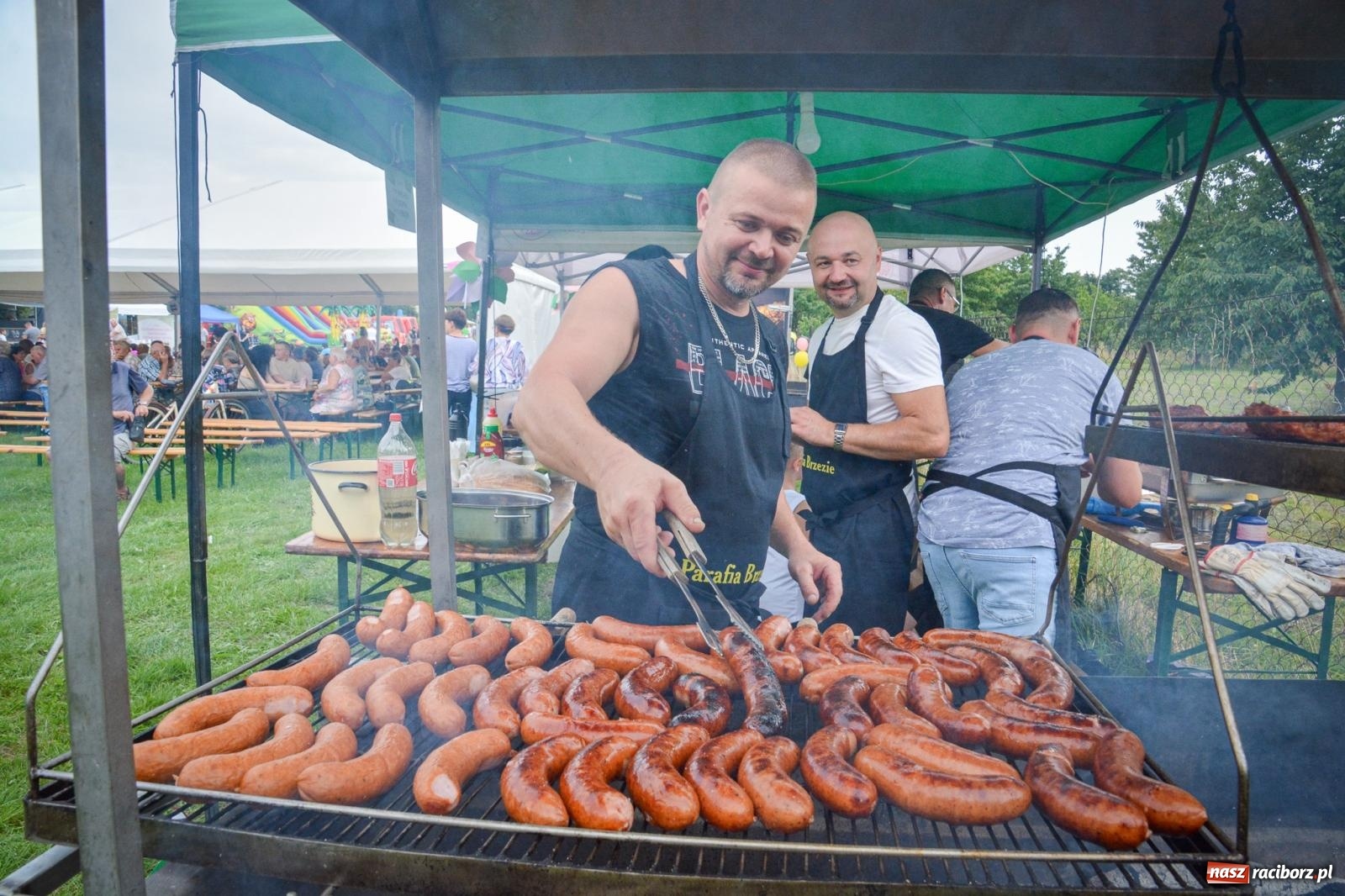 Zdjęcie w galerii na portalu naszraciborz.pl: Mateusz Ziółko i setki gości na trzecim festynie parafialnym w Brzeziu [FOTO i WIDEO] wiadomości z regionu