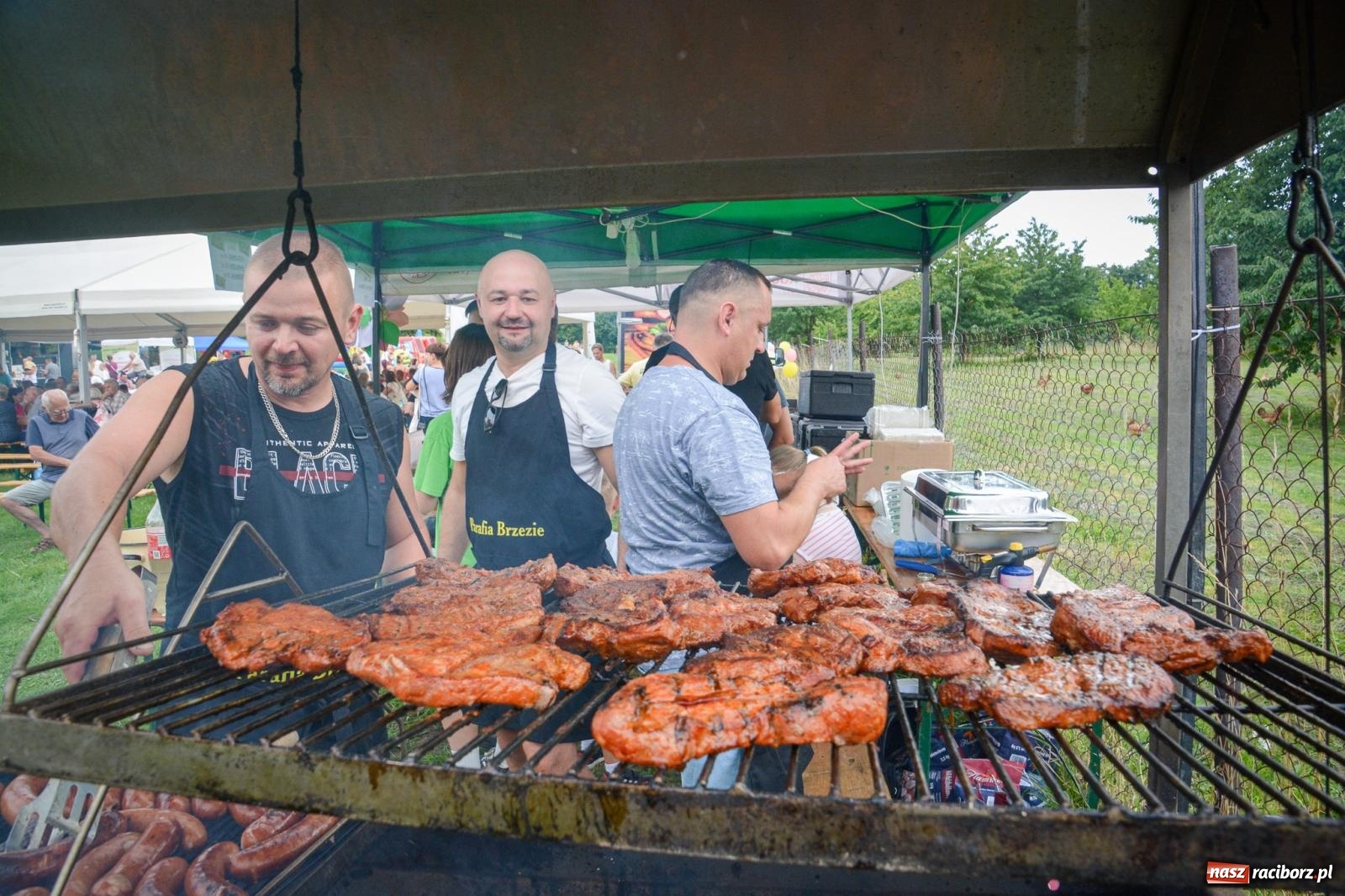 Zdjęcie w galerii na portalu naszraciborz.pl: Mateusz Ziółko i setki gości na trzecim festynie parafialnym w Brzeziu [FOTO i WIDEO] wiadomości z regionu