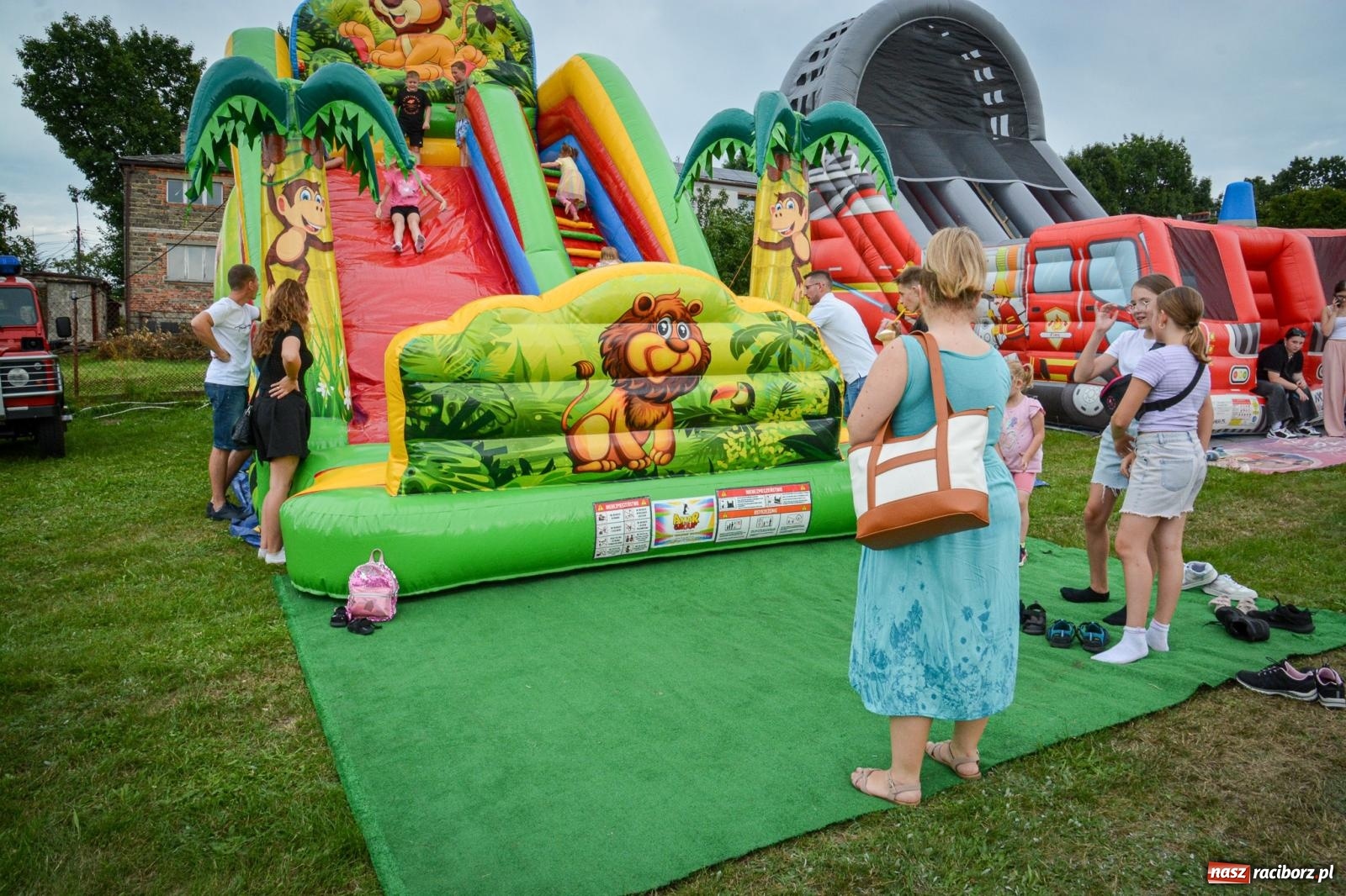 Zdjęcie w galerii na portalu naszraciborz.pl: Mateusz Ziółko i setki gości na trzecim festynie parafialnym w Brzeziu [FOTO i WIDEO] wiadomości z regionu