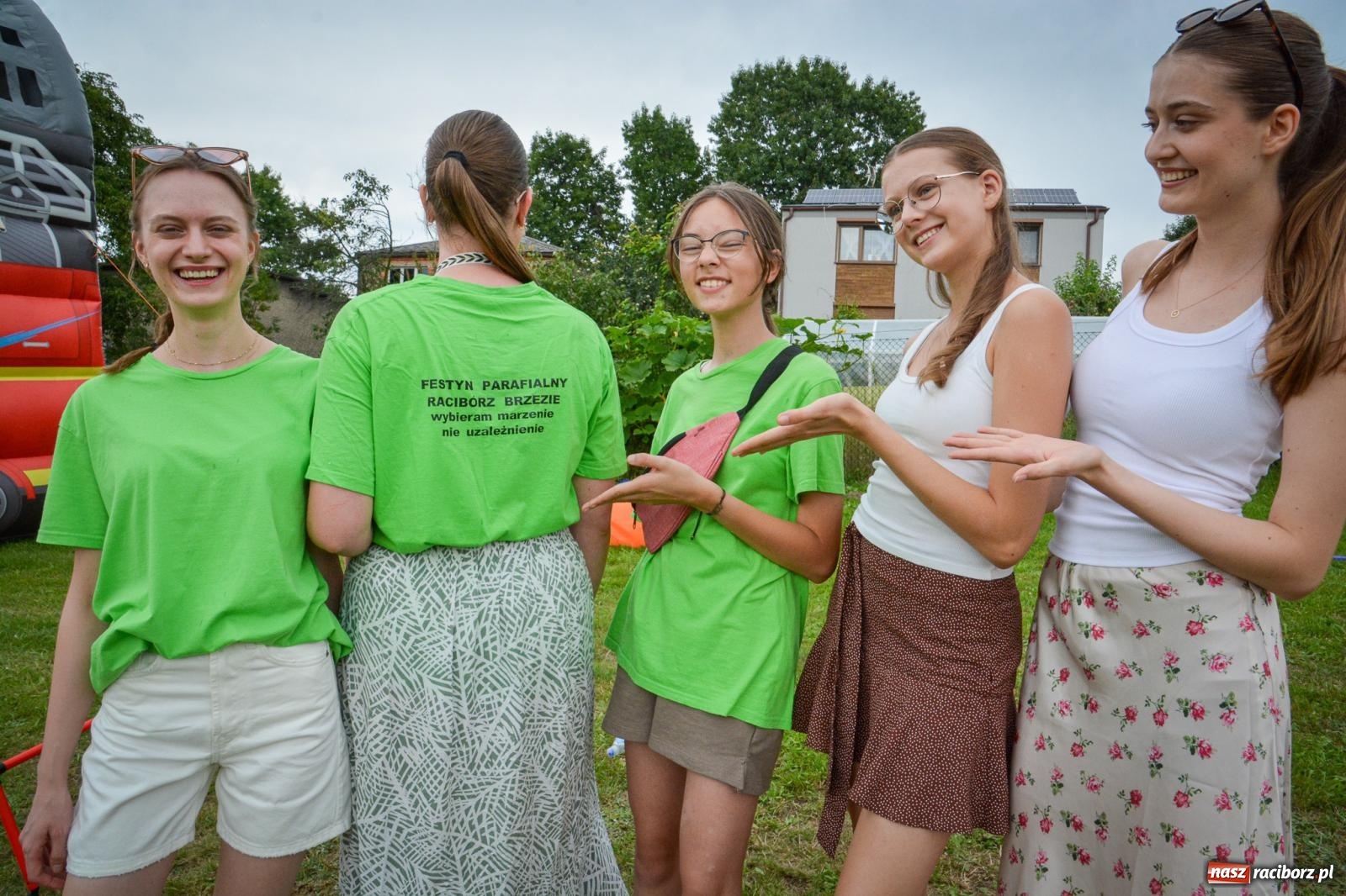Zdjęcie w galerii na portalu naszraciborz.pl: Mateusz Ziółko i setki gości na trzecim festynie parafialnym w Brzeziu [FOTO i WIDEO] wiadomości z regionu