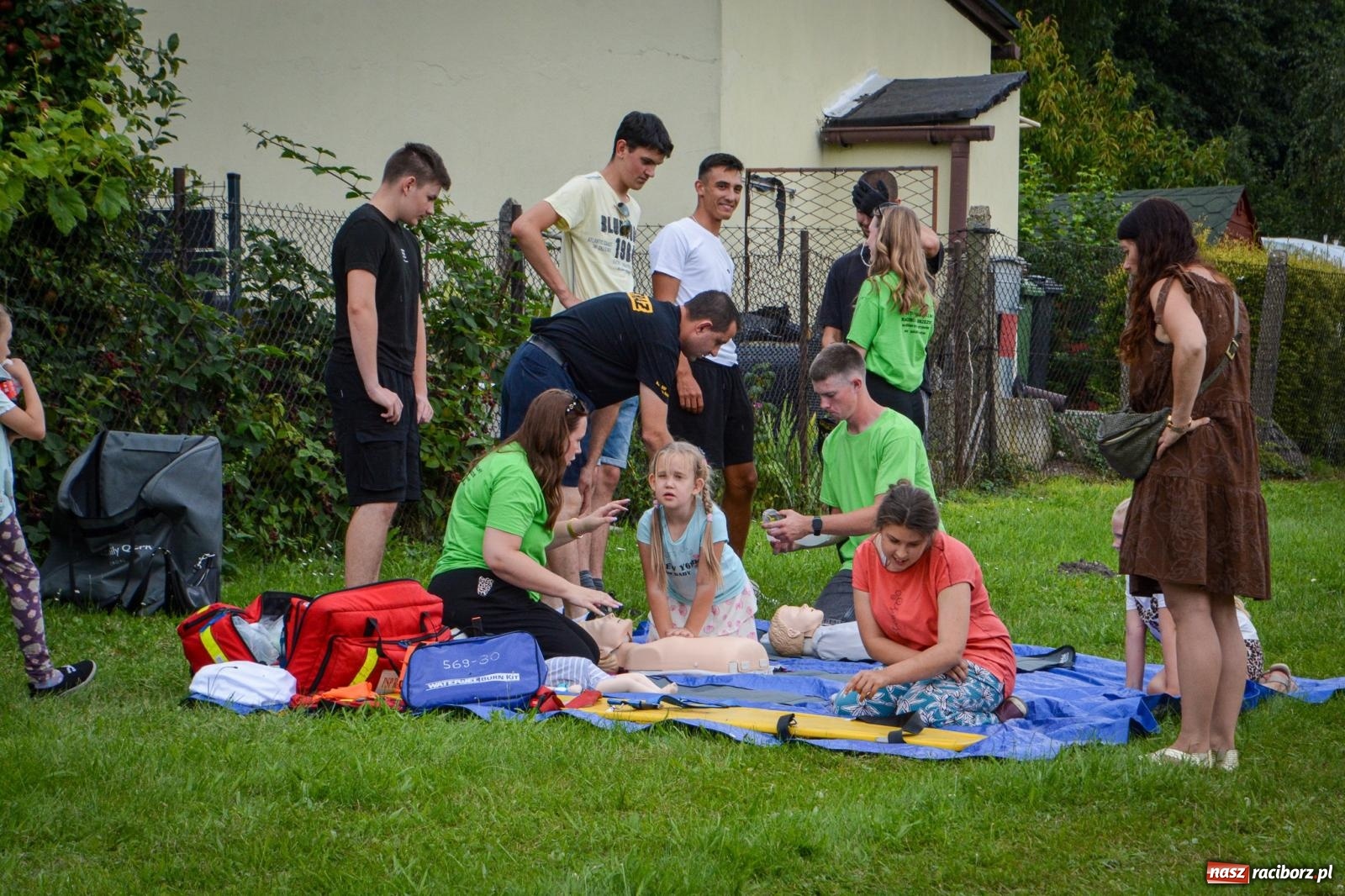 Zdjęcie w galerii na portalu naszraciborz.pl: Mateusz Ziółko i setki gości na trzecim festynie parafialnym w Brzeziu [FOTO i WIDEO] wiadomości z regionu