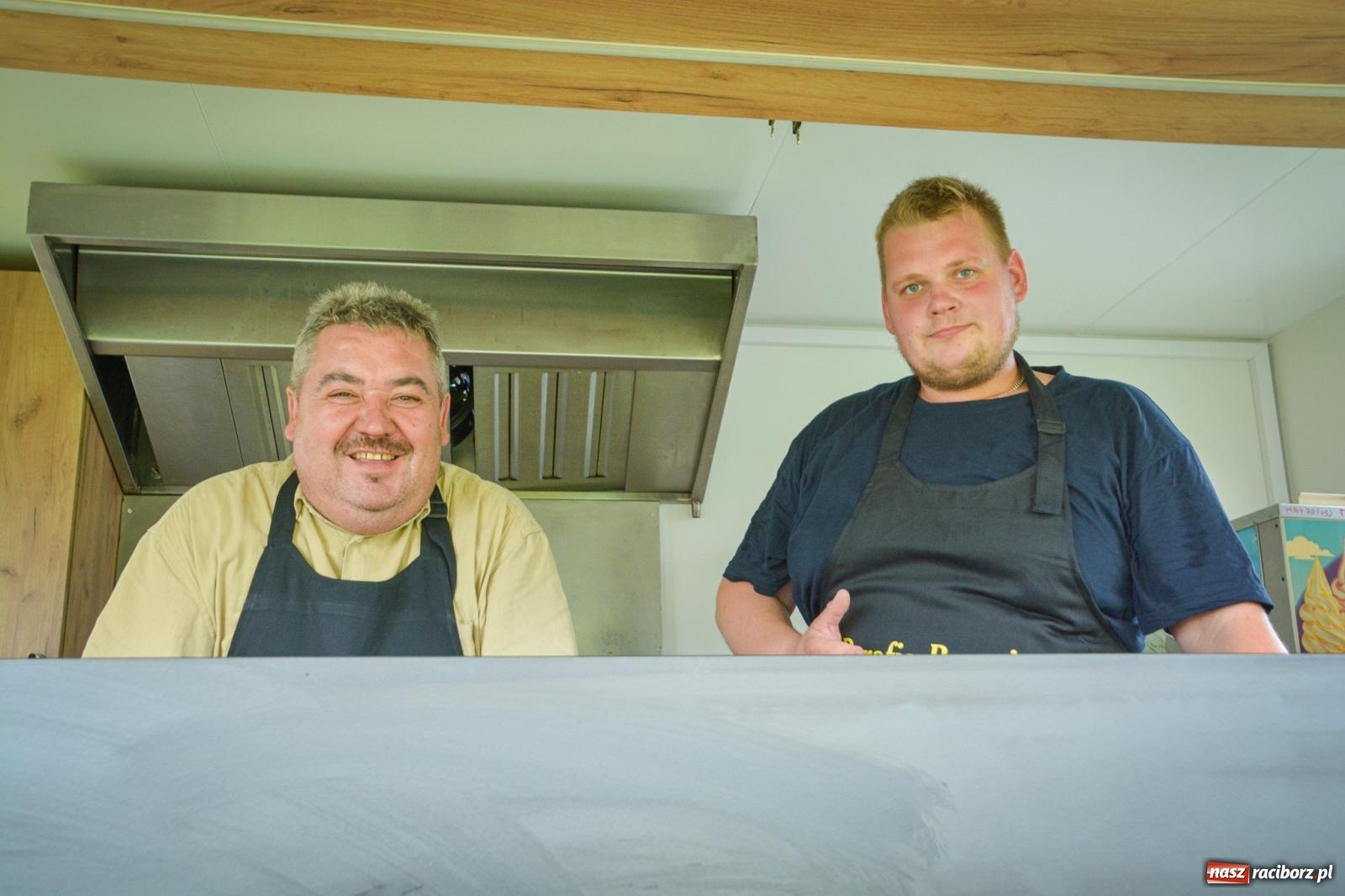 Zdjęcie w galerii na portalu naszraciborz.pl: Mateusz Ziółko i setki gości na trzecim festynie parafialnym w Brzeziu [FOTO i WIDEO] wiadomości z regionu