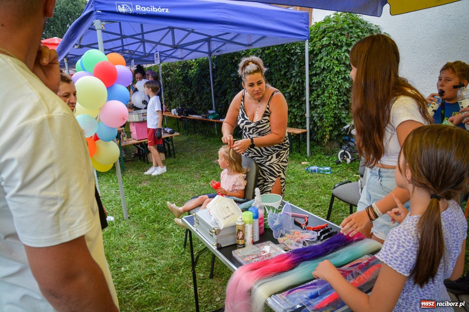 Zdjęcie w galerii na portalu naszraciborz.pl: Mateusz Ziółko i setki gości na trzecim festynie parafialnym w Brzeziu [FOTO i WIDEO] wiadomości z regionu
