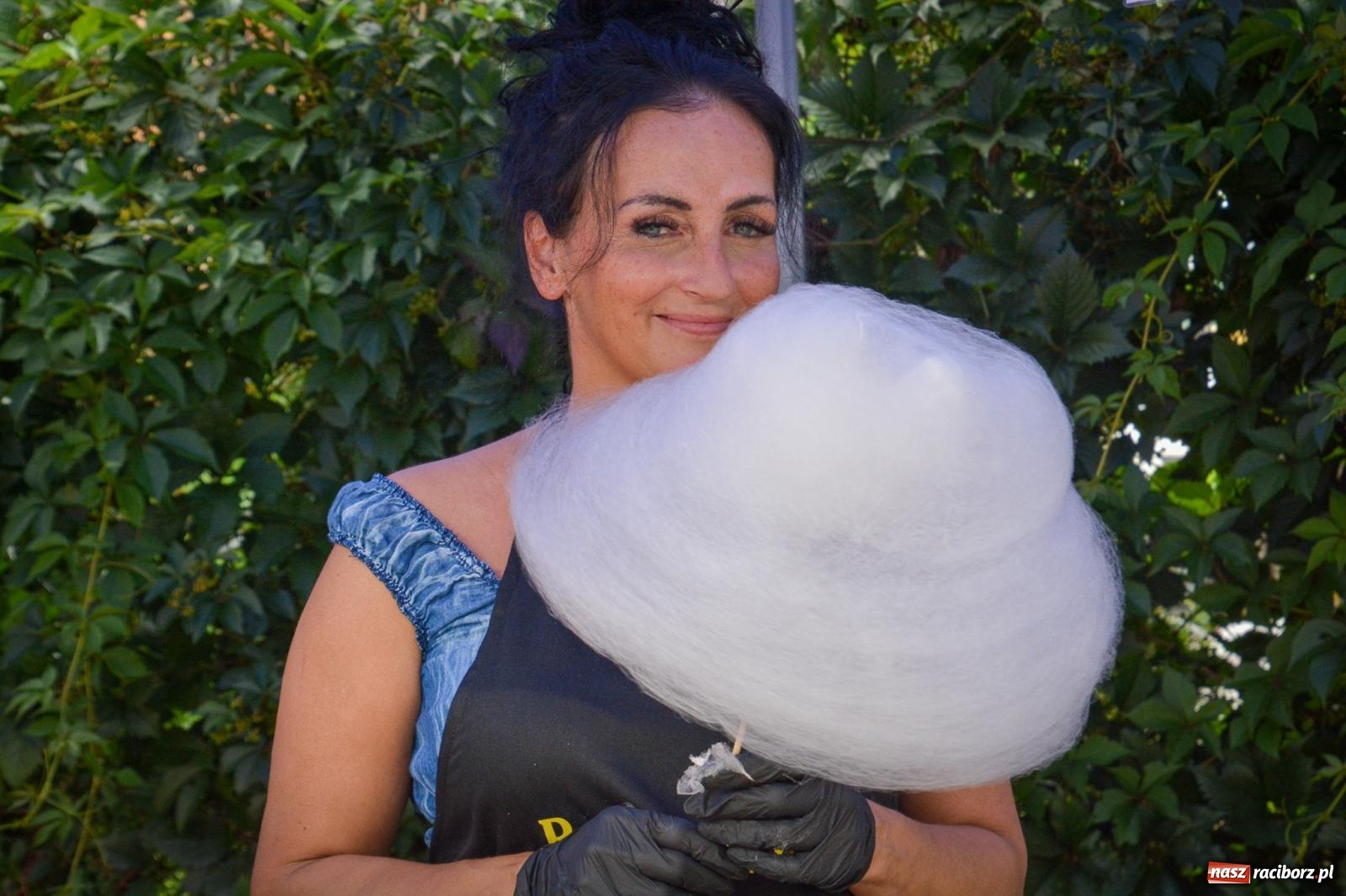 Zdjęcie w galerii na portalu naszraciborz.pl: Mateusz Ziółko i setki gości na trzecim festynie parafialnym w Brzeziu [FOTO i WIDEO] wiadomości z regionu