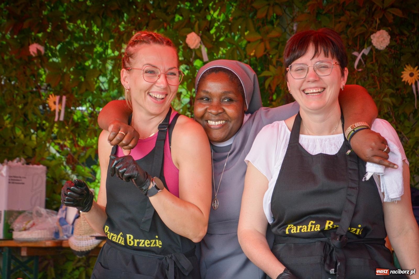 Zdjęcie w galerii na portalu naszraciborz.pl: Mateusz Ziółko i setki gości na trzecim festynie parafialnym w Brzeziu [FOTO i WIDEO] wiadomości z regionu