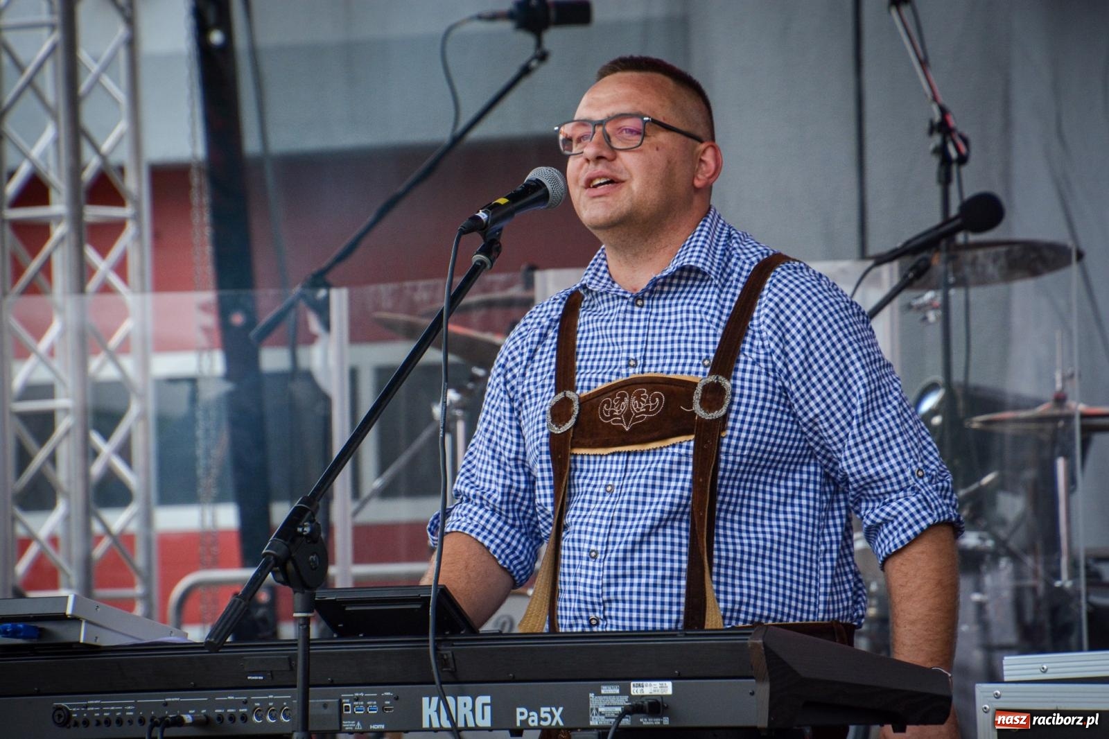 Zdjęcie w galerii na portalu naszraciborz.pl: Mateusz Ziółko i setki gości na trzecim festynie parafialnym w Brzeziu [FOTO i WIDEO] wiadomości z regionu