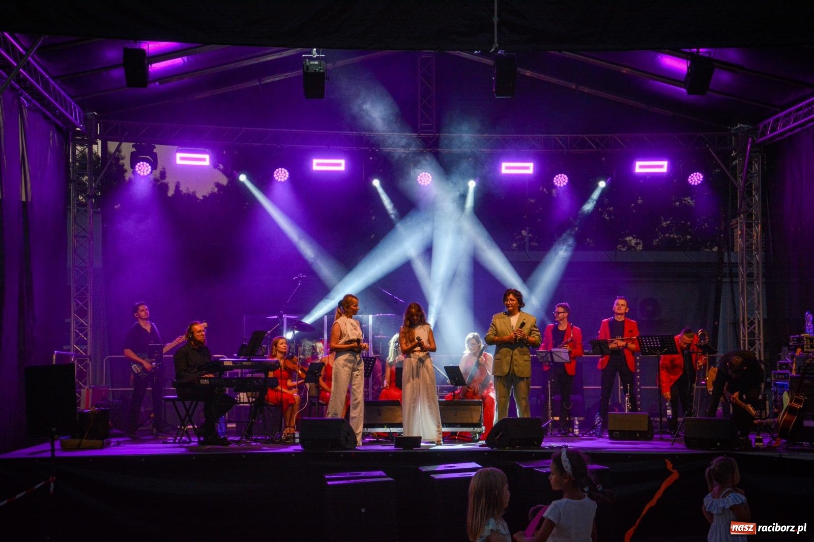 Zdjęcie w galerii na portalu naszraciborz.pl: Mateusz Ziółko i setki gości na trzecim festynie parafialnym w Brzeziu [FOTO i WIDEO] wiadomości z regionu