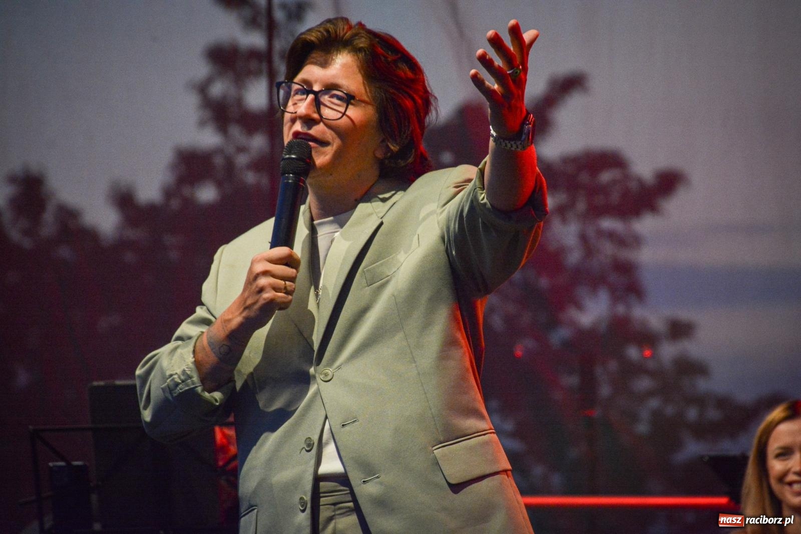 Zdjęcie w galerii na portalu naszraciborz.pl: Mateusz Ziółko i setki gości na trzecim festynie parafialnym w Brzeziu [FOTO i WIDEO] wiadomości z regionu