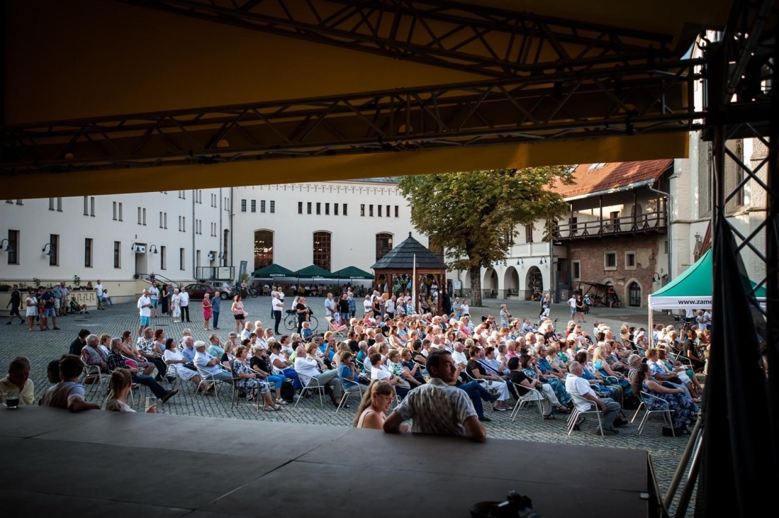 Zdjęcie w galerii na portalu naszraciborz.pl: Trzej tenorzy Vincero porwali publiczność na Zamku Piastowskim [FOTO i WIDEO] wiadomości z regionu