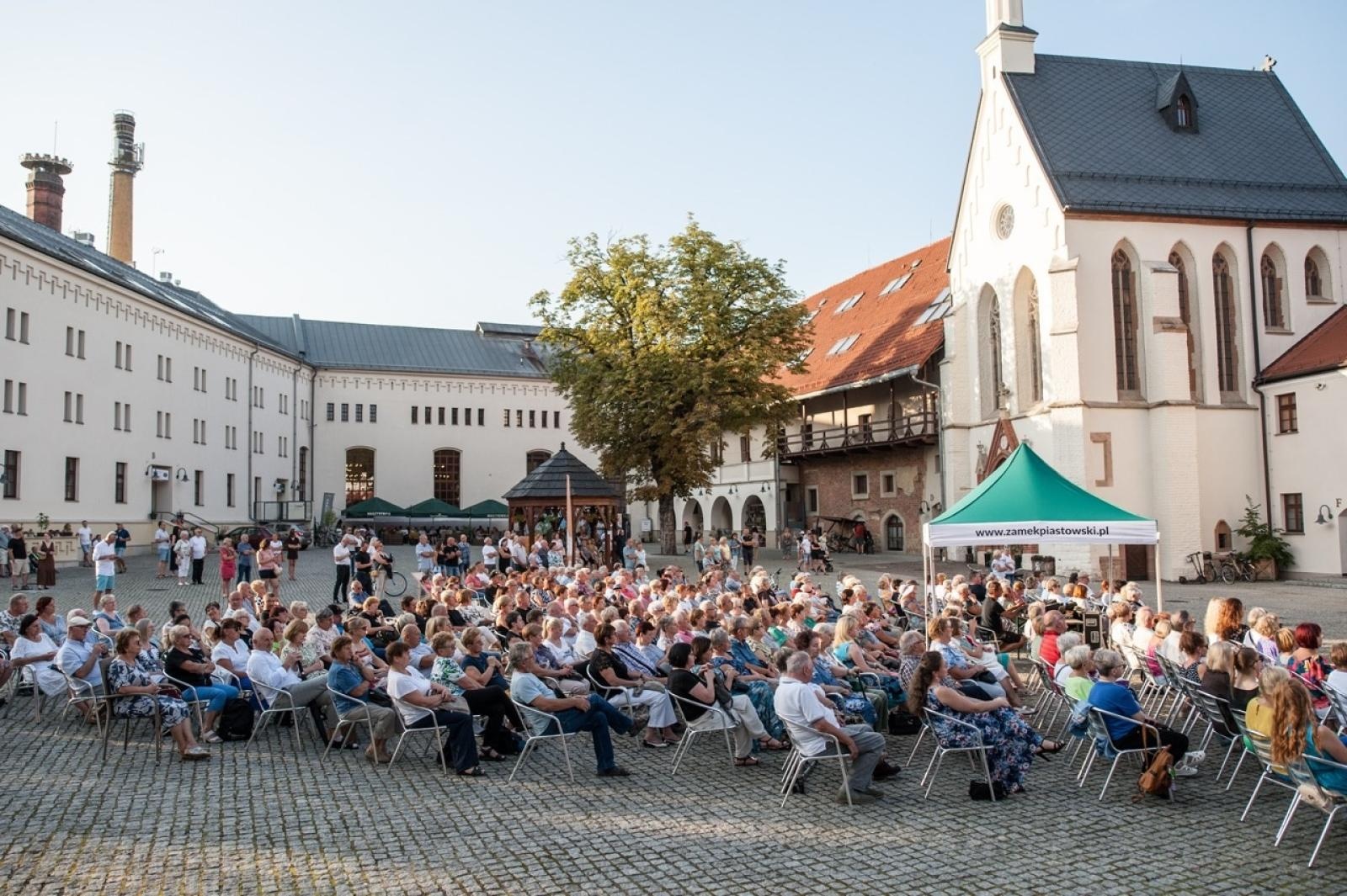 Zdjęcie w galerii na portalu naszraciborz.pl: Trzej tenorzy Vincero porwali publiczność na Zamku Piastowskim [FOTO i WIDEO] wiadomości z regionu