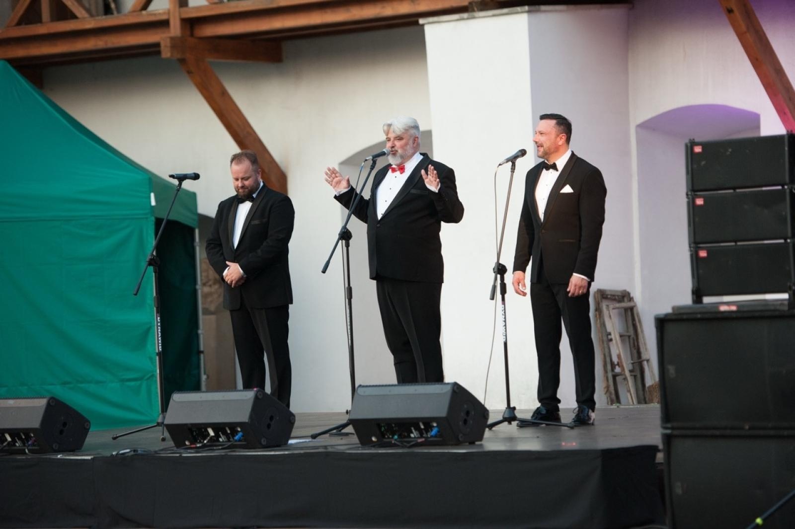 Zdjęcie w galerii na portalu naszraciborz.pl: Trzej tenorzy Vincero porwali publiczność na Zamku Piastowskim [FOTO i WIDEO] wiadomości z regionu