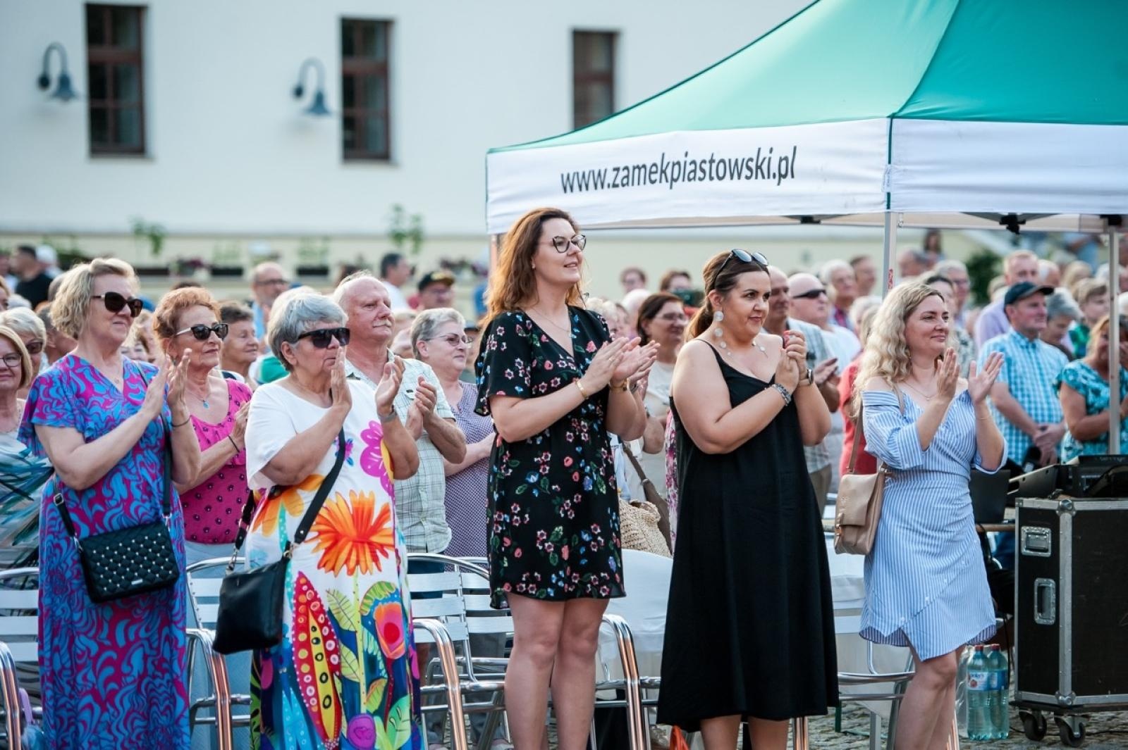 Zdjęcie w galerii na portalu naszraciborz.pl: Trzej tenorzy Vincero porwali publiczność na Zamku Piastowskim [FOTO i WIDEO] wiadomości z regionu