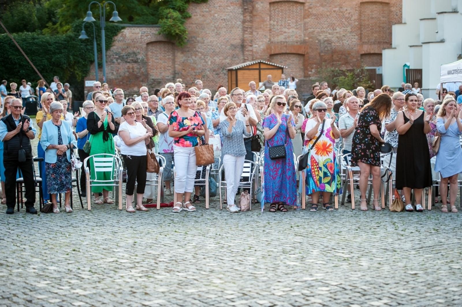 Zdjęcie w galerii na portalu naszraciborz.pl: Trzej tenorzy Vincero porwali publiczność na Zamku Piastowskim [FOTO i WIDEO] wiadomości z regionu