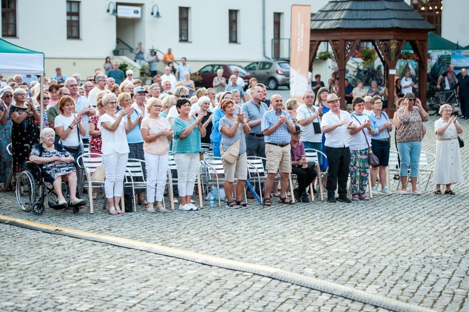 Zdjęcie w galerii na portalu naszraciborz.pl: Trzej tenorzy Vincero porwali publiczność na Zamku Piastowskim [FOTO i WIDEO] wiadomości z regionu