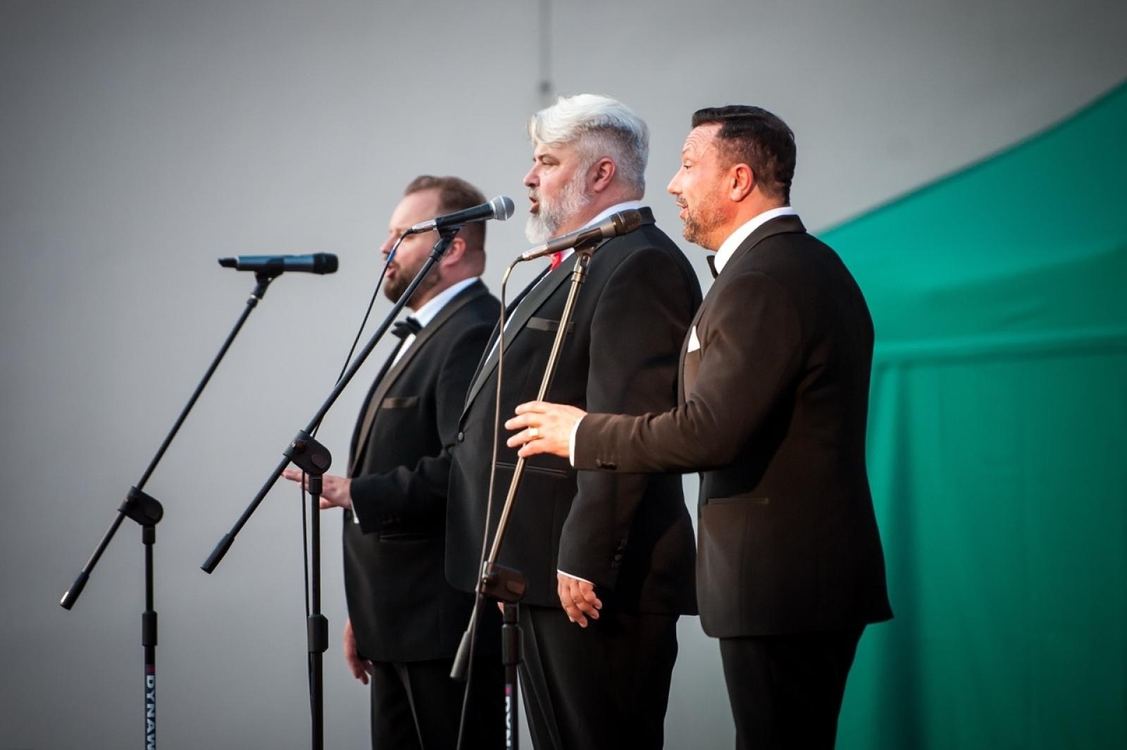 Zdjęcie w galerii na portalu naszraciborz.pl: Trzej tenorzy Vincero porwali publiczność na Zamku Piastowskim [FOTO i WIDEO] wiadomości z regionu