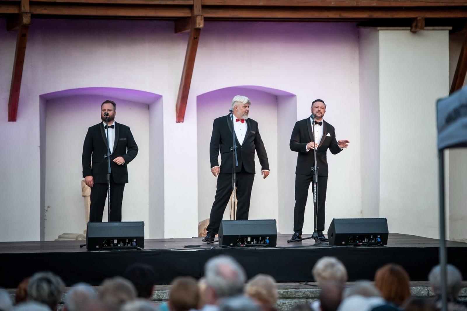Zdjęcie w galerii na portalu naszraciborz.pl: Trzej tenorzy Vincero porwali publiczność na Zamku Piastowskim [FOTO i WIDEO] wiadomości z regionu