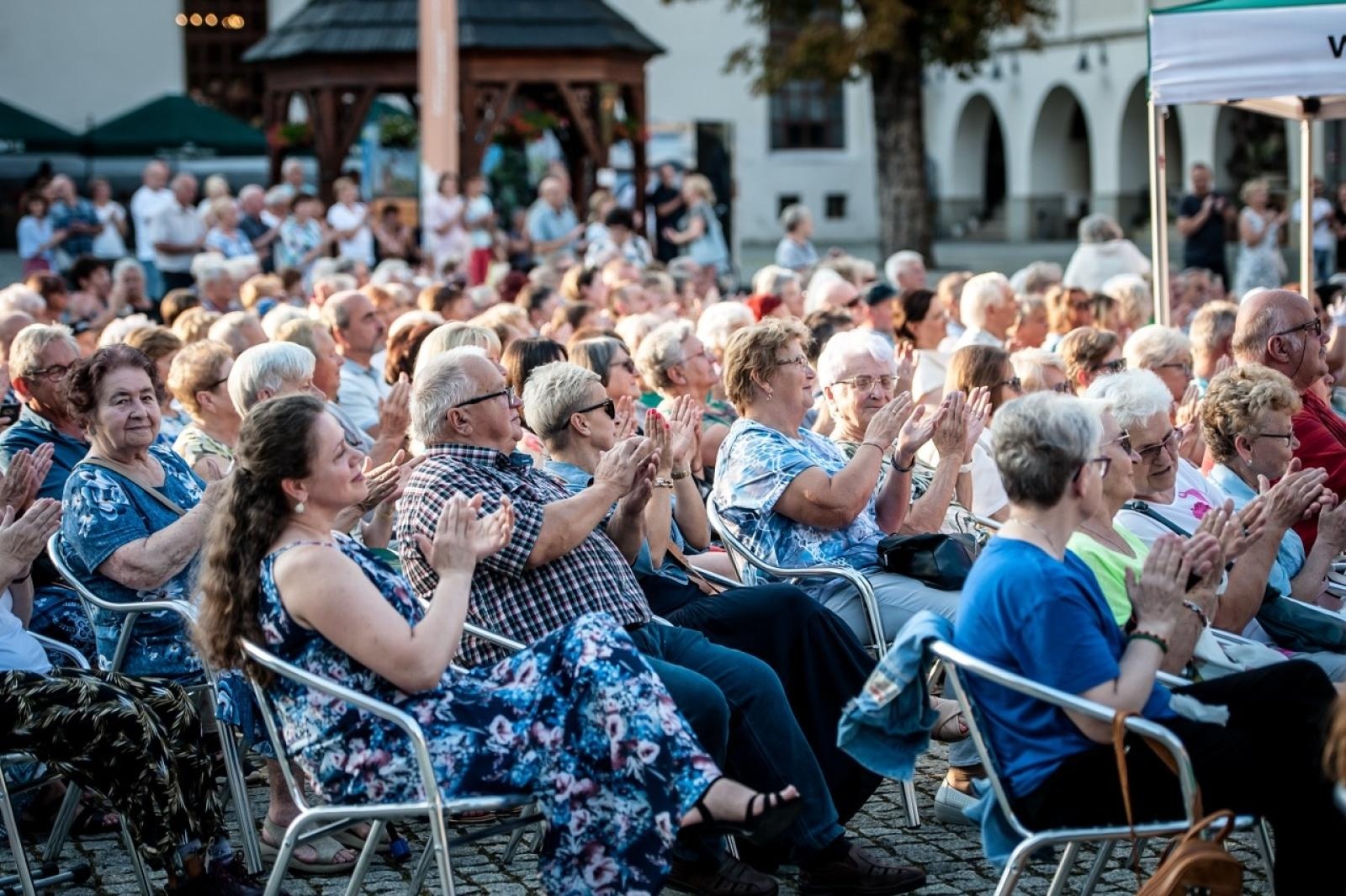 Zdjęcie w galerii na portalu naszraciborz.pl: Trzej tenorzy Vincero porwali publiczność na Zamku Piastowskim [FOTO i WIDEO] wiadomości z regionu