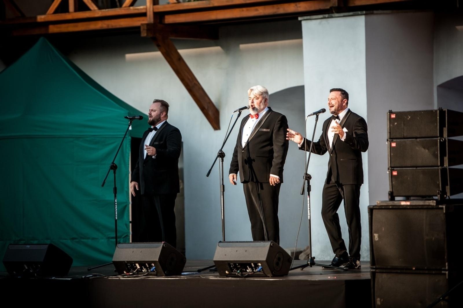 Zdjęcie w galerii na portalu naszraciborz.pl: Trzej tenorzy Vincero porwali publiczność na Zamku Piastowskim [FOTO i WIDEO] wiadomości z regionu