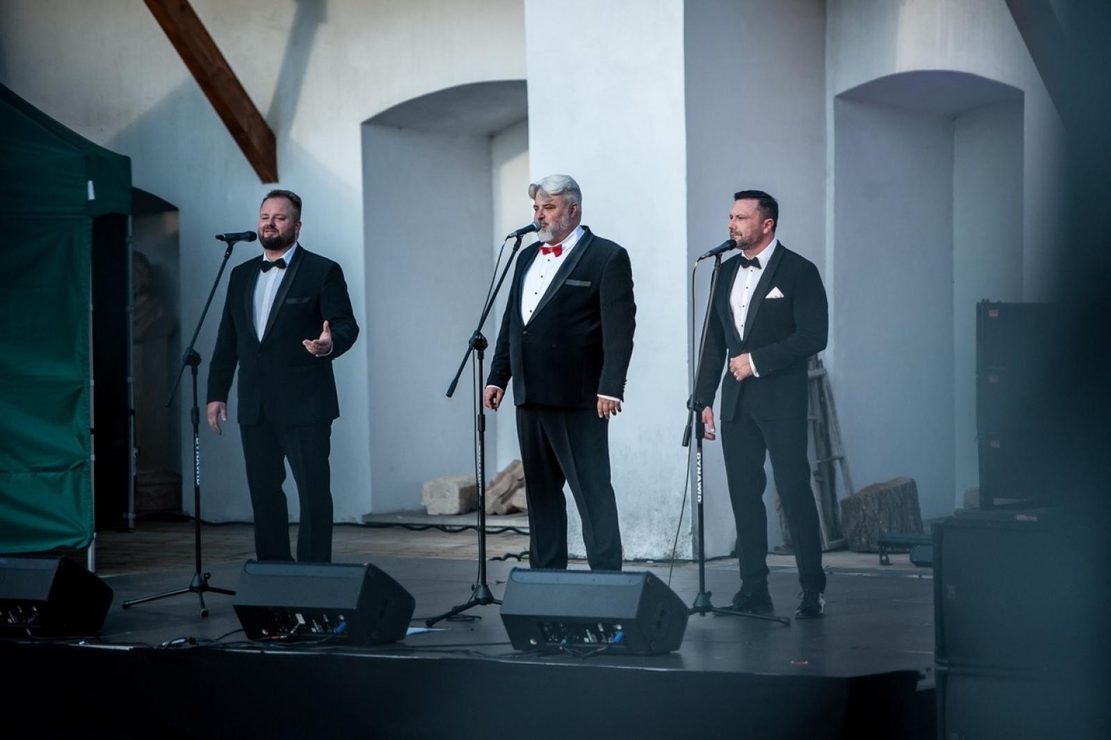 Zdjęcie w galerii na portalu naszraciborz.pl: Trzej tenorzy Vincero porwali publiczność na Zamku Piastowskim [FOTO i WIDEO] wiadomości z regionu