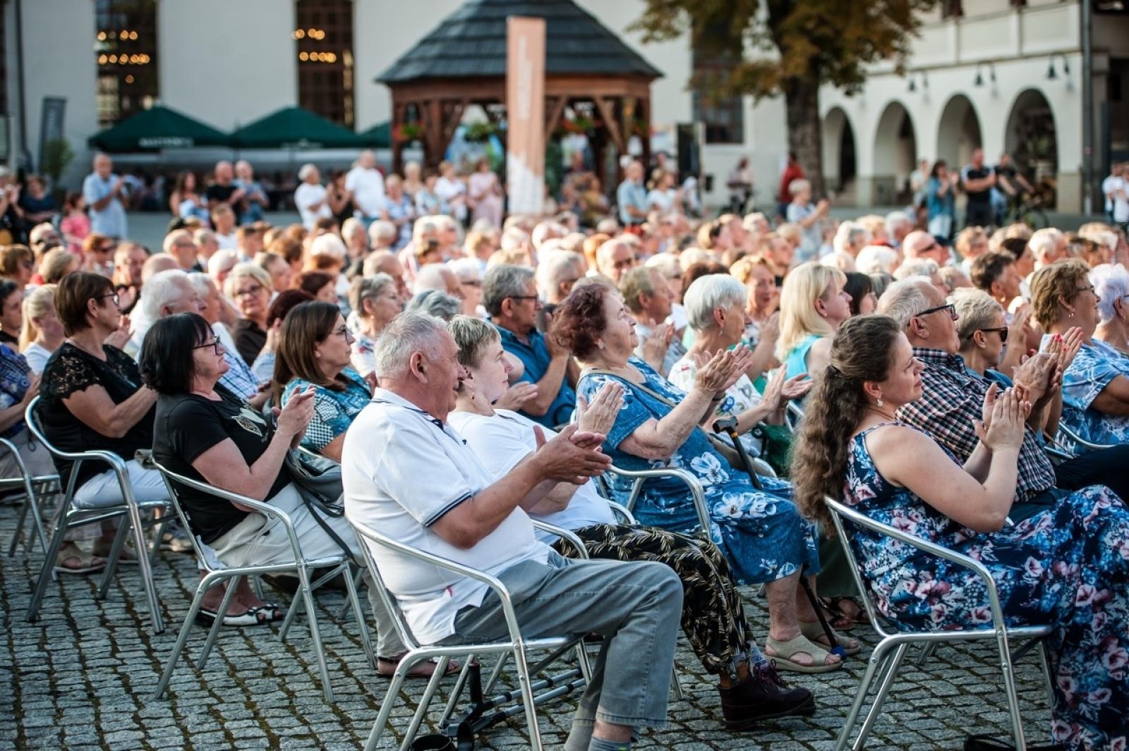 Zdjęcie w galerii na portalu naszraciborz.pl: Trzej tenorzy Vincero porwali publiczność na Zamku Piastowskim [FOTO i WIDEO] wiadomości z regionu