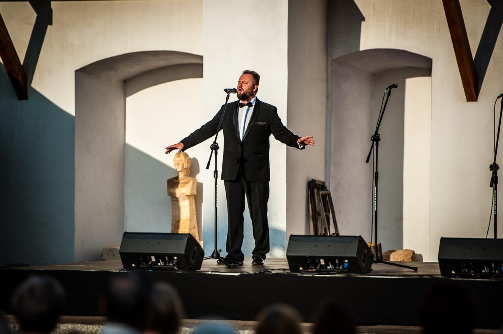 Zdjęcie w galerii na portalu naszraciborz.pl: Trzej tenorzy Vincero porwali publiczność na Zamku Piastowskim [FOTO i WIDEO] wiadomości z regionu