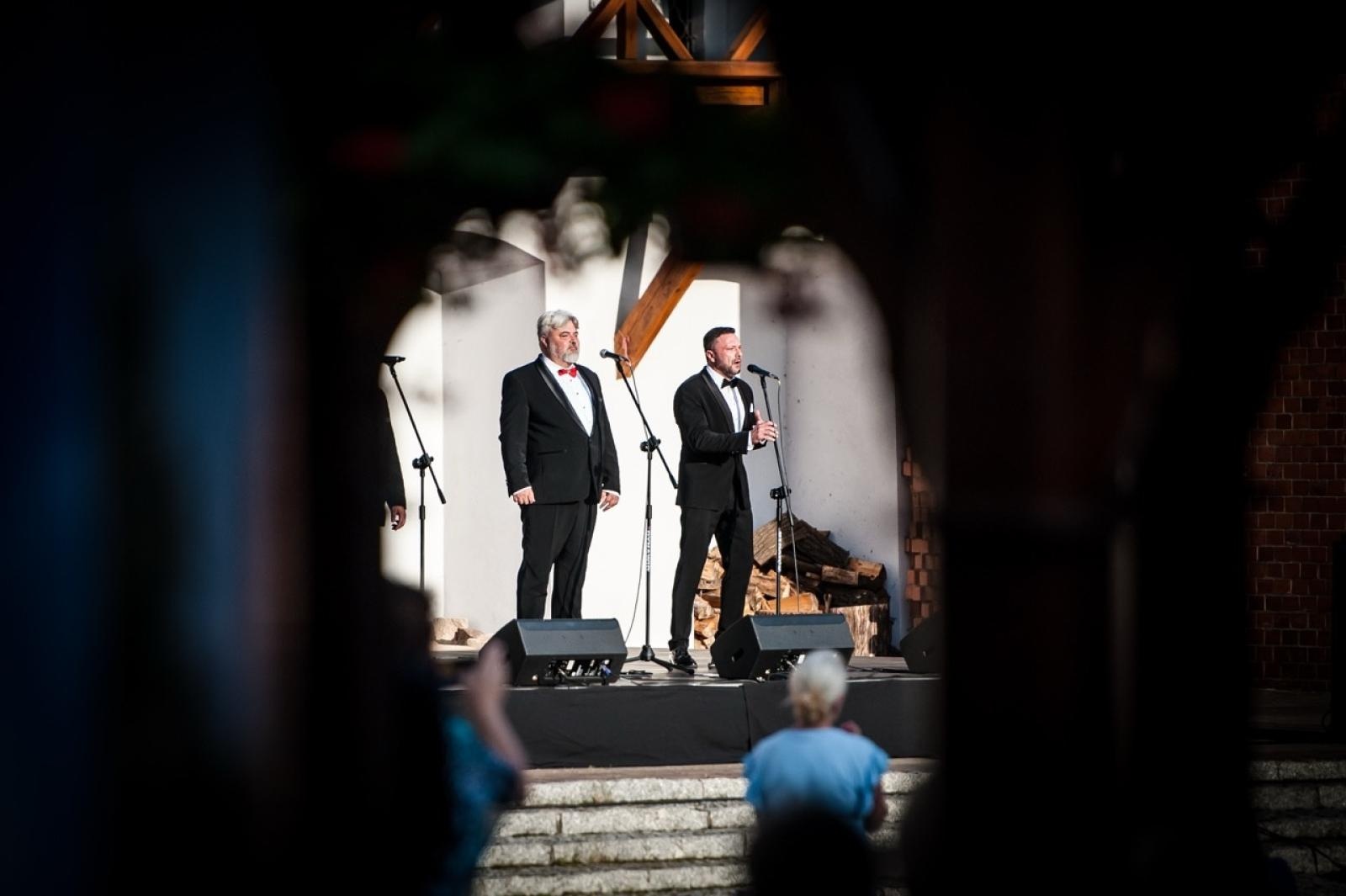 Zdjęcie w galerii na portalu naszraciborz.pl: Trzej tenorzy Vincero porwali publiczność na Zamku Piastowskim [FOTO i WIDEO] wiadomości z regionu