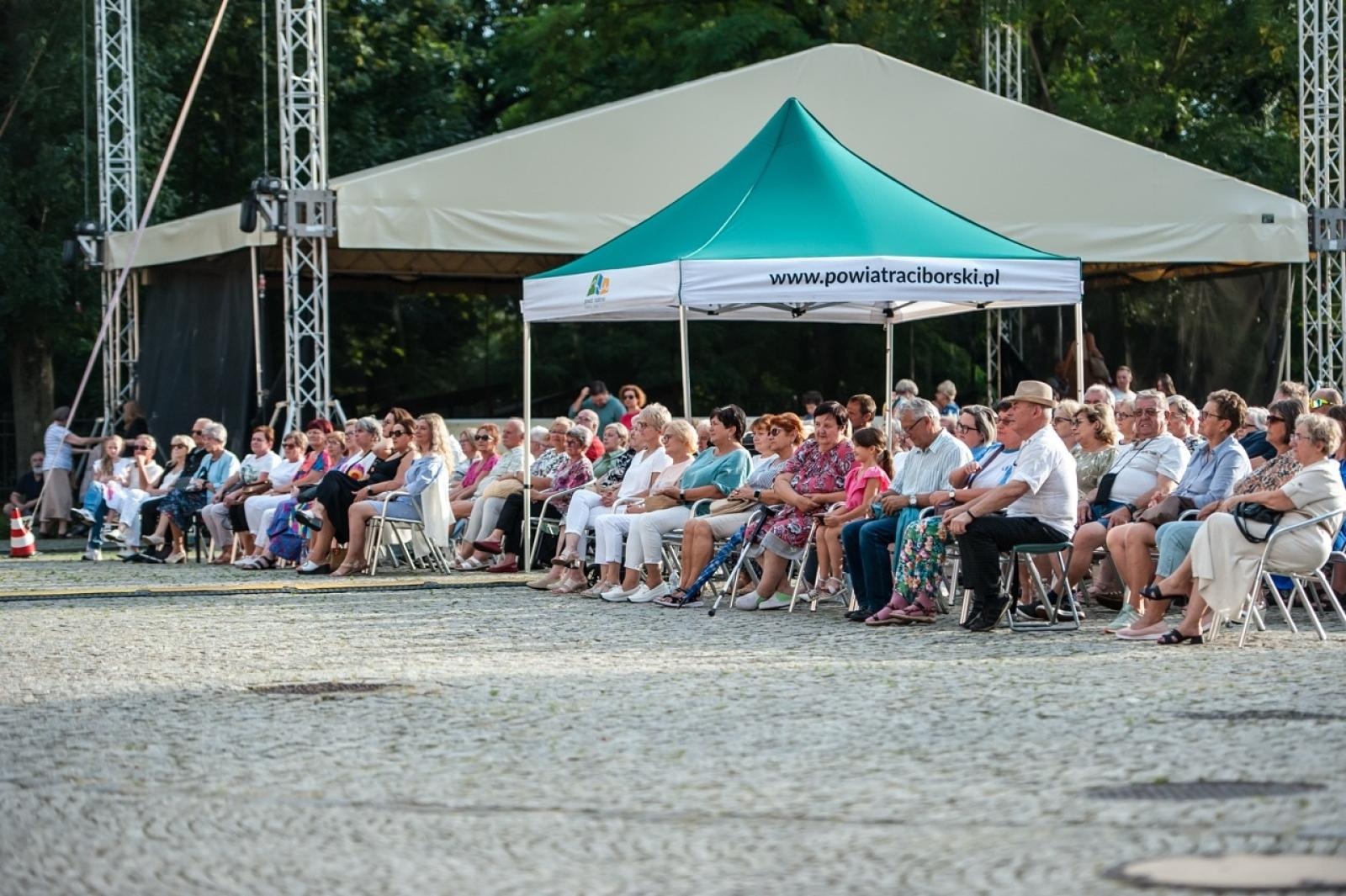Zdjęcie w galerii na portalu naszraciborz.pl: Trzej tenorzy Vincero porwali publiczność na Zamku Piastowskim [FOTO i WIDEO] wiadomości z regionu