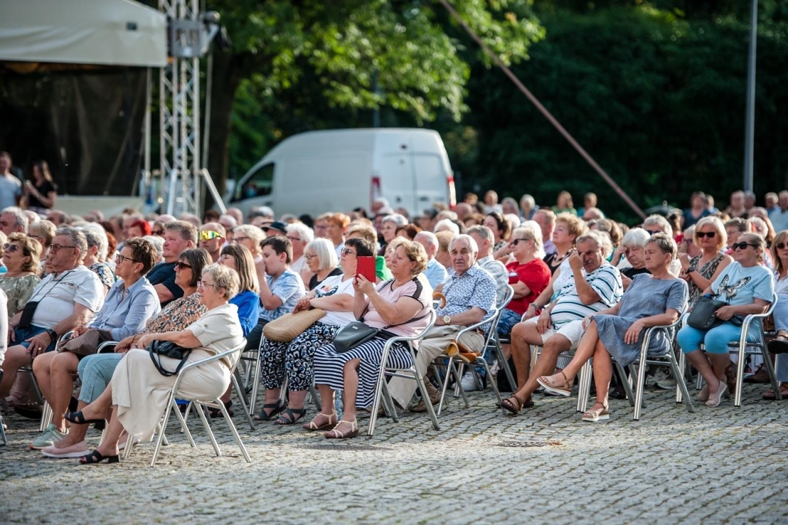 Zdjęcie w galerii na portalu naszraciborz.pl: Trzej tenorzy Vincero porwali publiczność na Zamku Piastowskim [FOTO i WIDEO] wiadomości z regionu