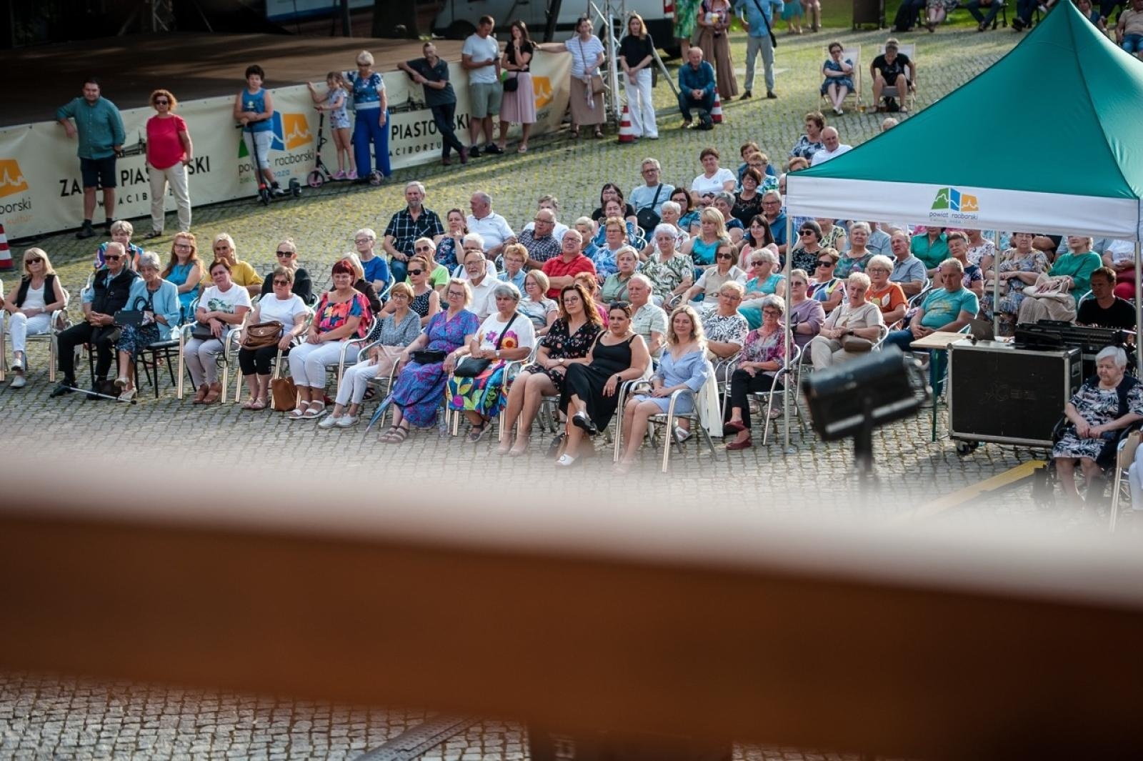Zdjęcie w galerii na portalu naszraciborz.pl: Trzej tenorzy Vincero porwali publiczność na Zamku Piastowskim [FOTO i WIDEO] wiadomości z regionu