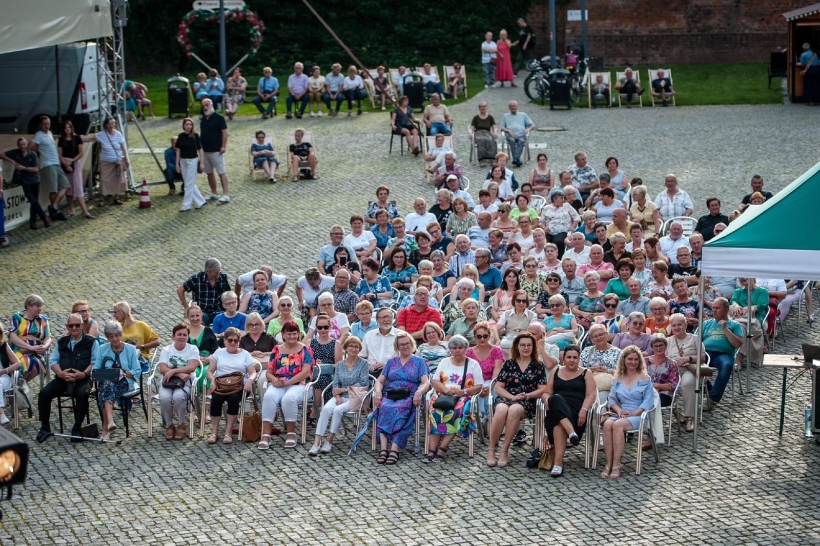 Zdjęcie w galerii na portalu naszraciborz.pl: Trzej tenorzy Vincero porwali publiczność na Zamku Piastowskim [FOTO i WIDEO] wiadomości z regionu