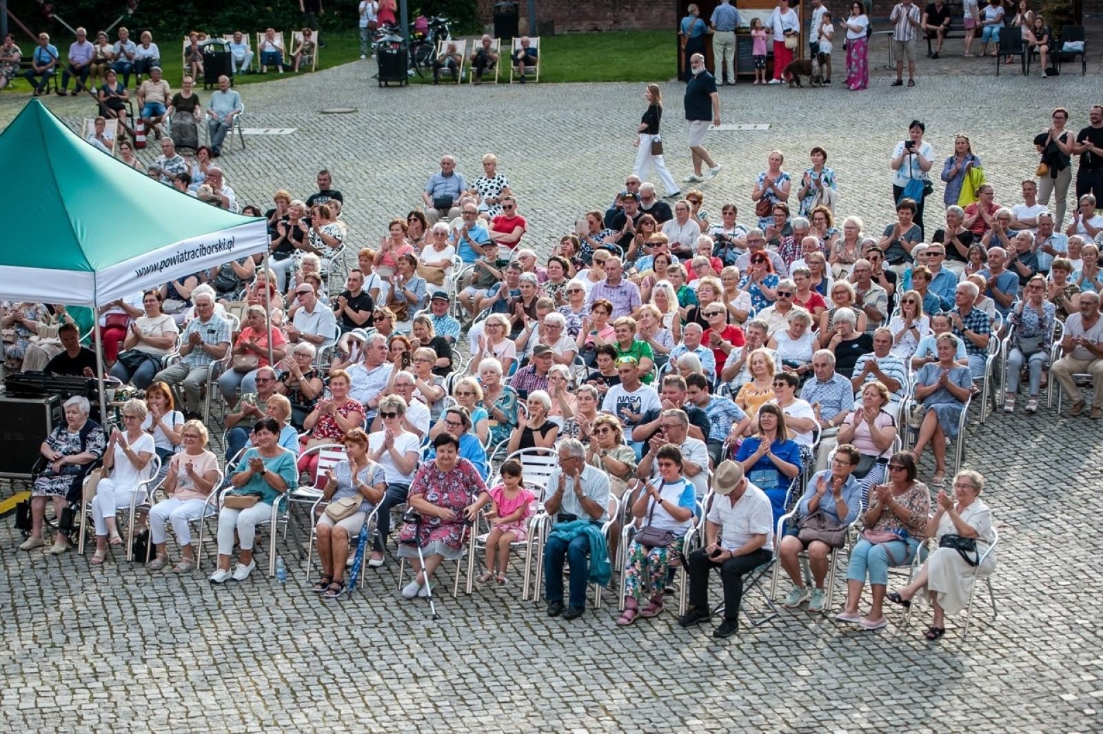 Zdjęcie w galerii na portalu naszraciborz.pl: Trzej tenorzy Vincero porwali publiczność na Zamku Piastowskim [FOTO i WIDEO] wiadomości z regionu