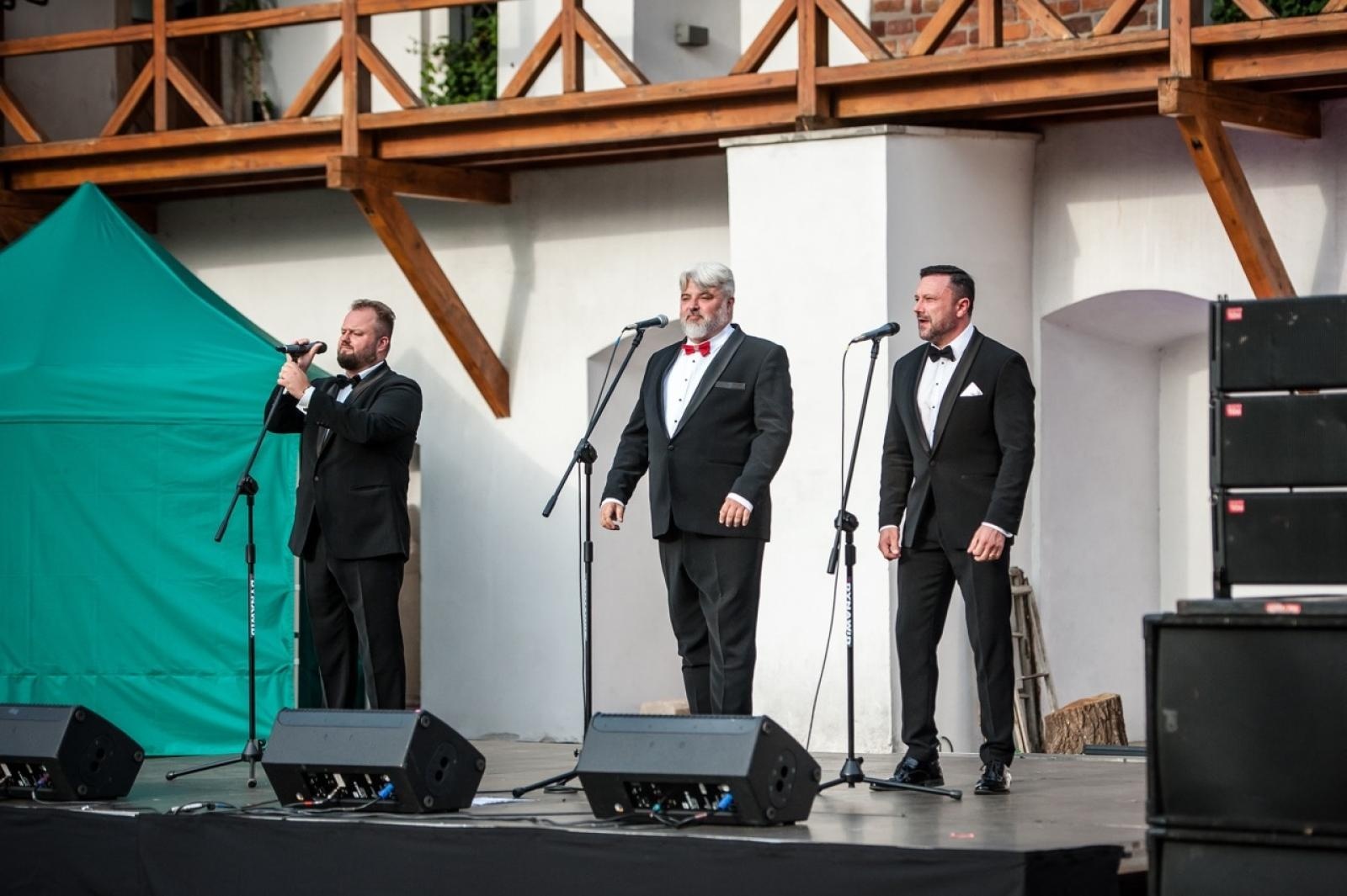 Zdjęcie w galerii na portalu naszraciborz.pl: Trzej tenorzy Vincero porwali publiczność na Zamku Piastowskim [FOTO i WIDEO] wiadomości z regionu