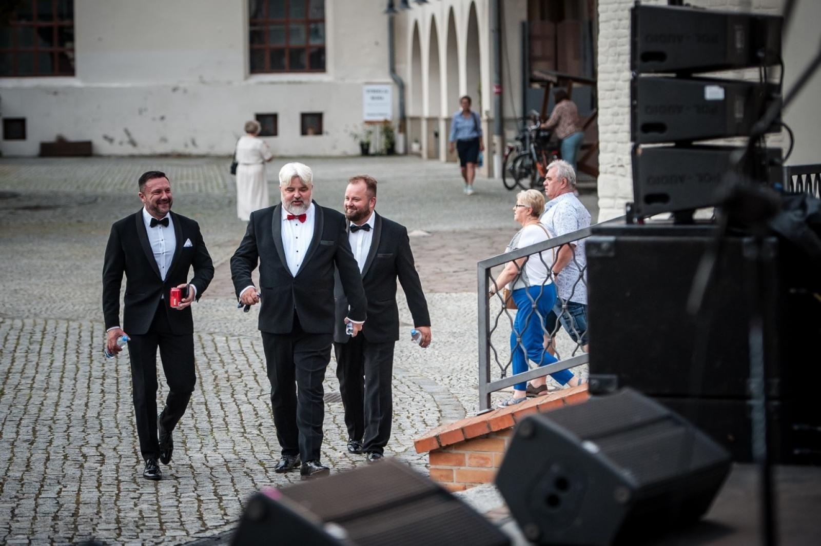 Zdjęcie w galerii na portalu naszraciborz.pl: Trzej tenorzy Vincero porwali publiczność na Zamku Piastowskim [FOTO i WIDEO] wiadomości z regionu