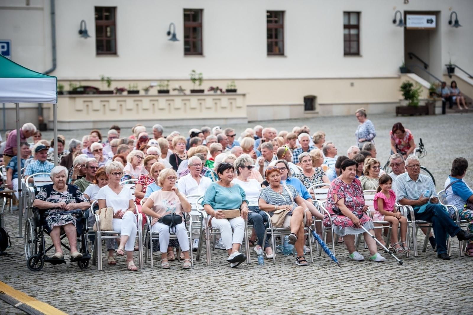 Zdjęcie w galerii na portalu naszraciborz.pl: Trzej tenorzy Vincero porwali publiczność na Zamku Piastowskim [FOTO i WIDEO] wiadomości z regionu