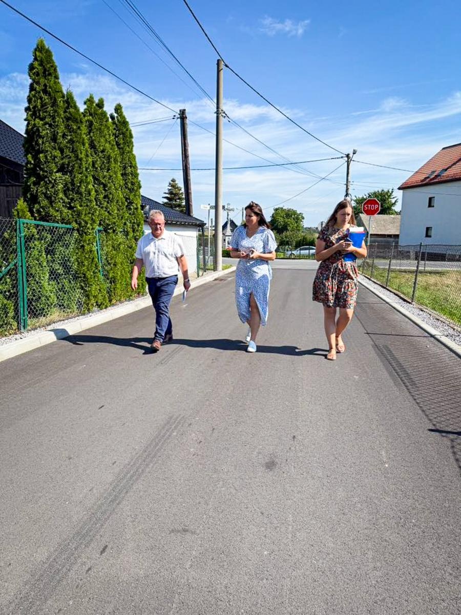Zdjęcie w galerii na portalu naszraciborz.pl: Siedem dróg w siedmiu miejscowościach. Gmina Krzyżanowice zakończyła wielką inwestycję drogową i planuje kolejną wiadomości z regionu