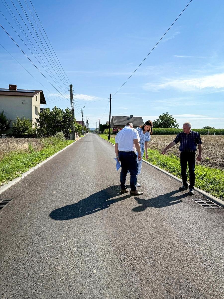 Zdjęcie w galerii na portalu naszraciborz.pl: Siedem dróg w siedmiu miejscowościach. Gmina Krzyżanowice zakończyła wielką inwestycję drogową i planuje kolejną wiadomości z regionu