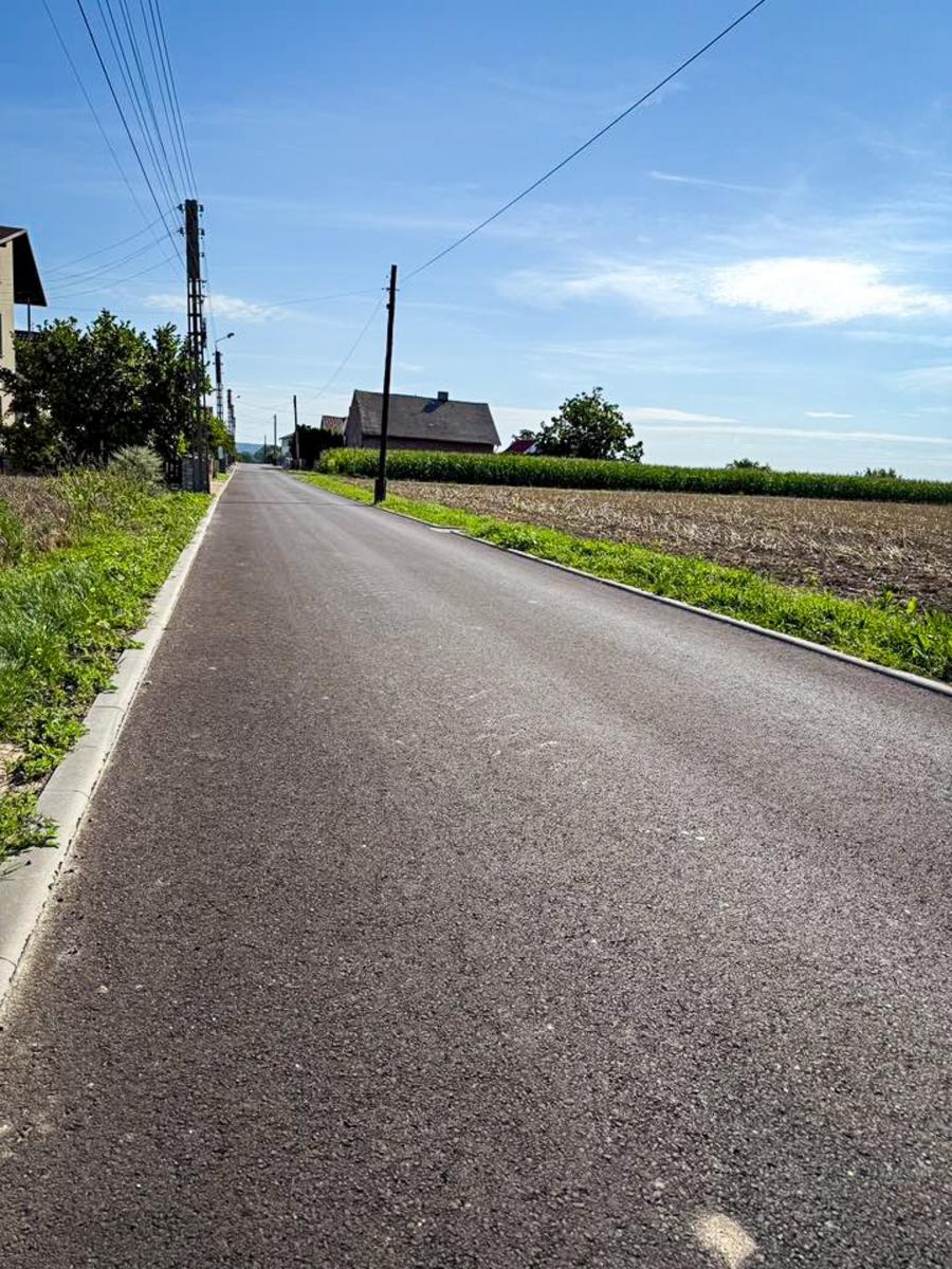 Zdjęcie w galerii na portalu naszraciborz.pl: Siedem dróg w siedmiu miejscowościach. Gmina Krzyżanowice zakończyła wielką inwestycję drogową i planuje kolejną wiadomości z regionu