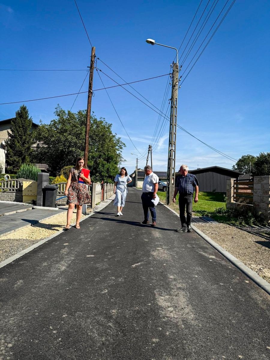 Zdjęcie w galerii na portalu naszraciborz.pl: Siedem dróg w siedmiu miejscowościach. Gmina Krzyżanowice zakończyła wielką inwestycję drogową i planuje kolejną wiadomości z regionu