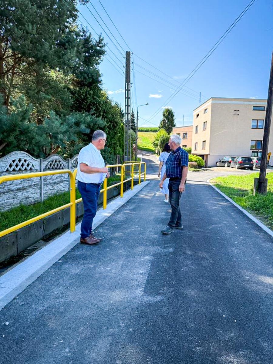 Zdjęcie w galerii na portalu naszraciborz.pl: Siedem dróg w siedmiu miejscowościach. Gmina Krzyżanowice zakończyła wielką inwestycję drogową i planuje kolejną wiadomości z regionu