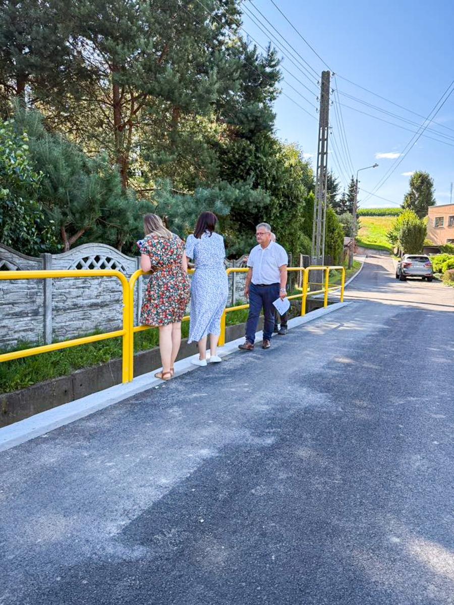 Zdjęcie w galerii na portalu naszraciborz.pl: Siedem dróg w siedmiu miejscowościach. Gmina Krzyżanowice zakończyła wielką inwestycję drogową i planuje kolejną wiadomości z regionu