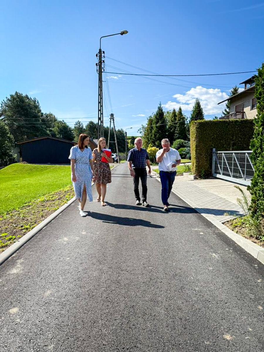 Zdjęcie w galerii na portalu naszraciborz.pl: Siedem dróg w siedmiu miejscowościach. Gmina Krzyżanowice zakończyła wielką inwestycję drogową i planuje kolejną wiadomości z regionu