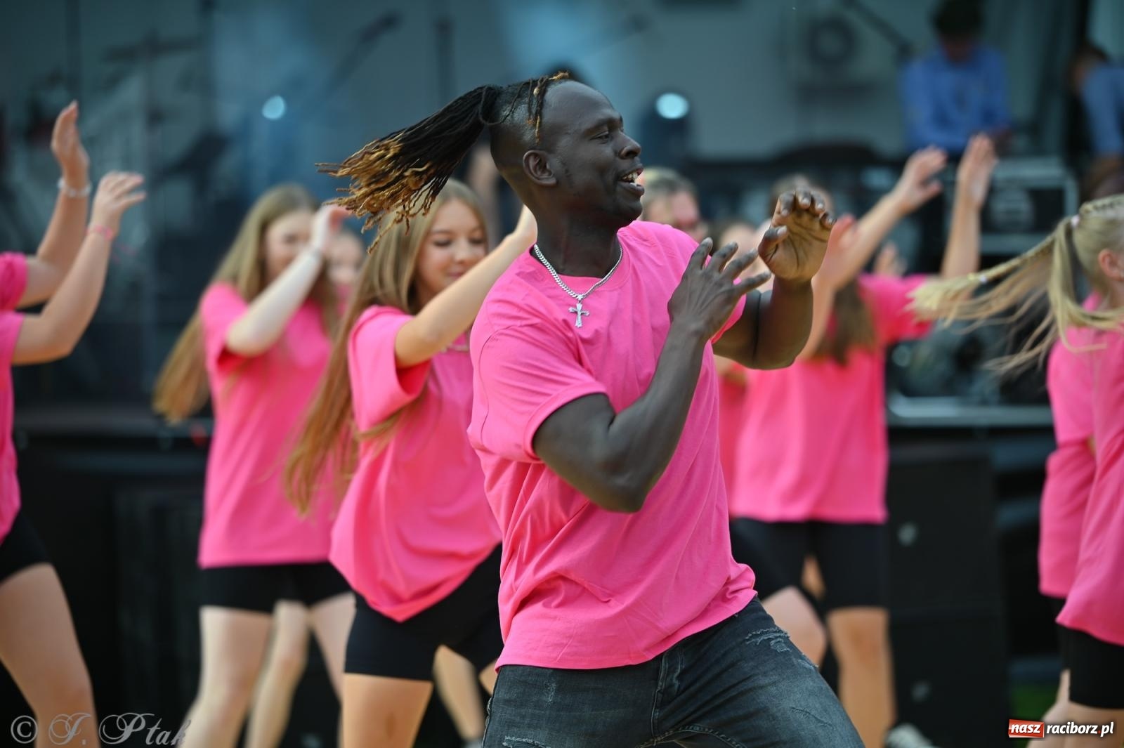 Zdjęcie w galerii na portalu naszraciborz.pl: Trzeci festyn parafialny w Raciborzu-Brzeziu – rodzinne święto z udziałem gości z całego województwa - relacja na bis! wiadomości z regionu