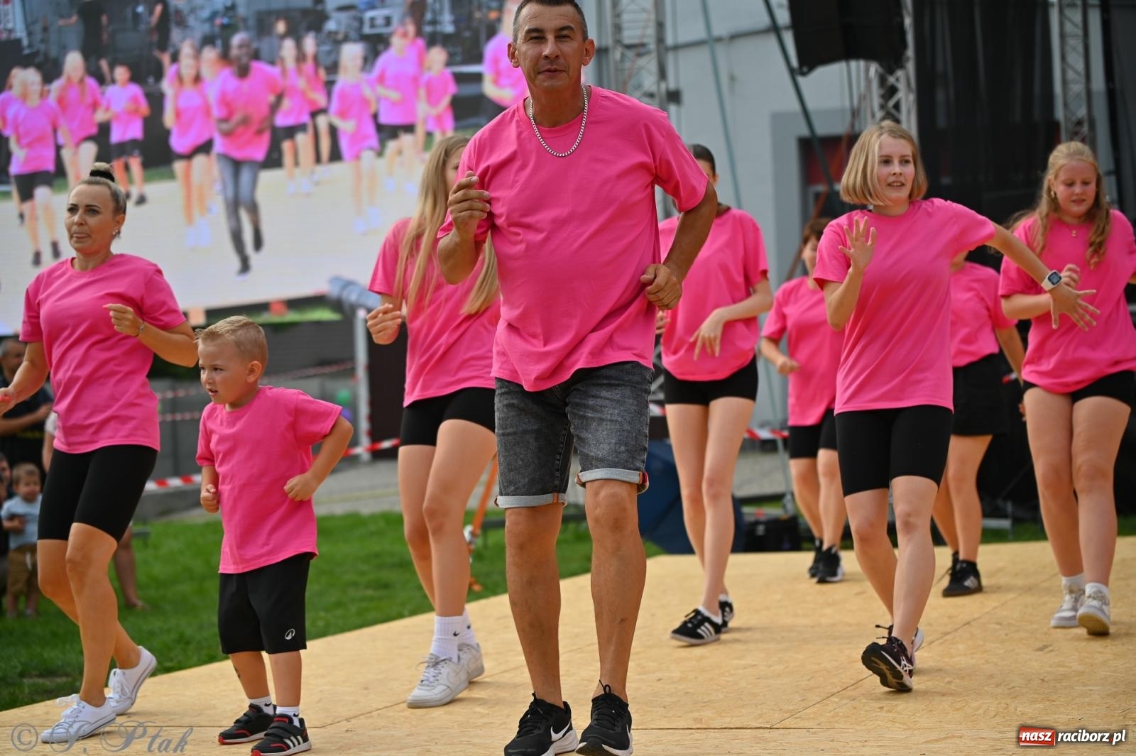 Zdjęcie w galerii na portalu naszraciborz.pl: Trzeci festyn parafialny w Raciborzu-Brzeziu – rodzinne święto z udziałem gości z całego województwa - relacja na bis! wiadomości z regionu