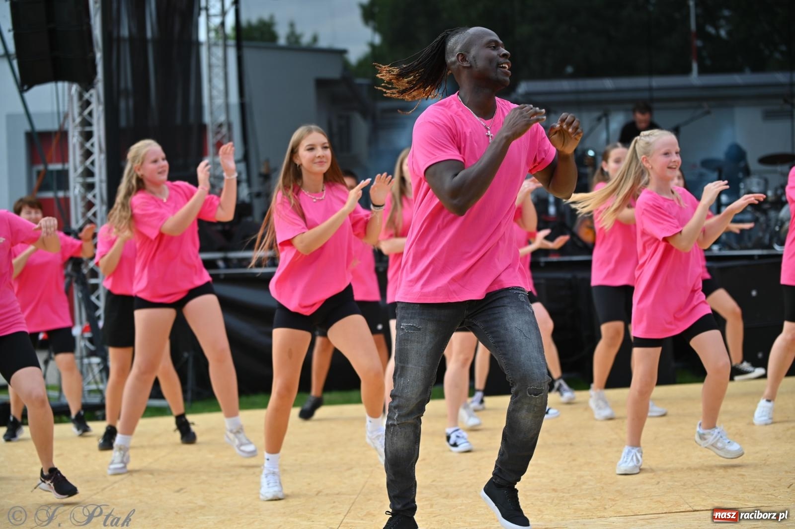 Zdjęcie w galerii na portalu naszraciborz.pl: Trzeci festyn parafialny w Raciborzu-Brzeziu – rodzinne święto z udziałem gości z całego województwa - relacja na bis! wiadomości z regionu