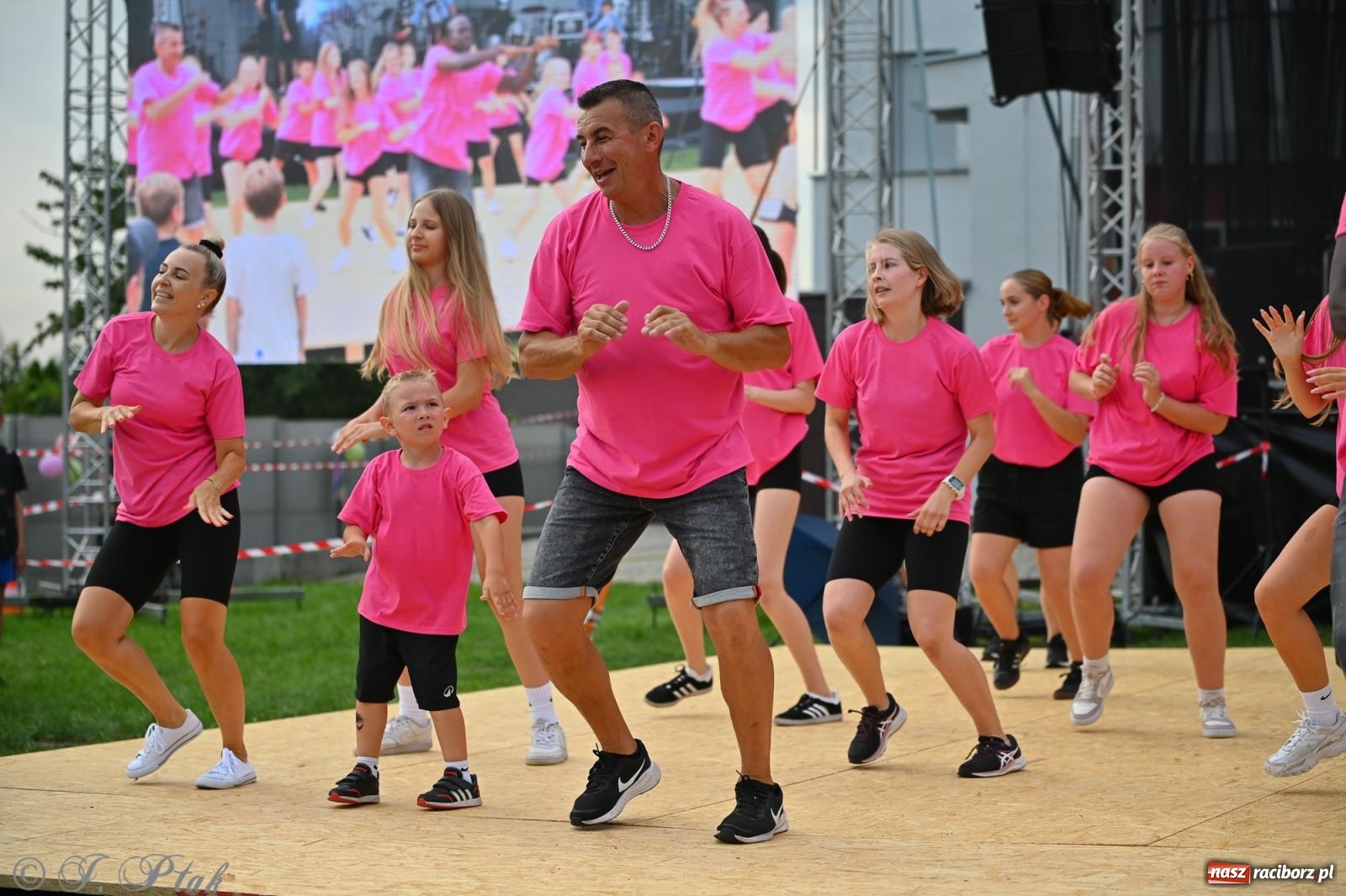 Zdjęcie w galerii na portalu naszraciborz.pl: Trzeci festyn parafialny w Raciborzu-Brzeziu – rodzinne święto z udziałem gości z całego województwa - relacja na bis! wiadomości z regionu