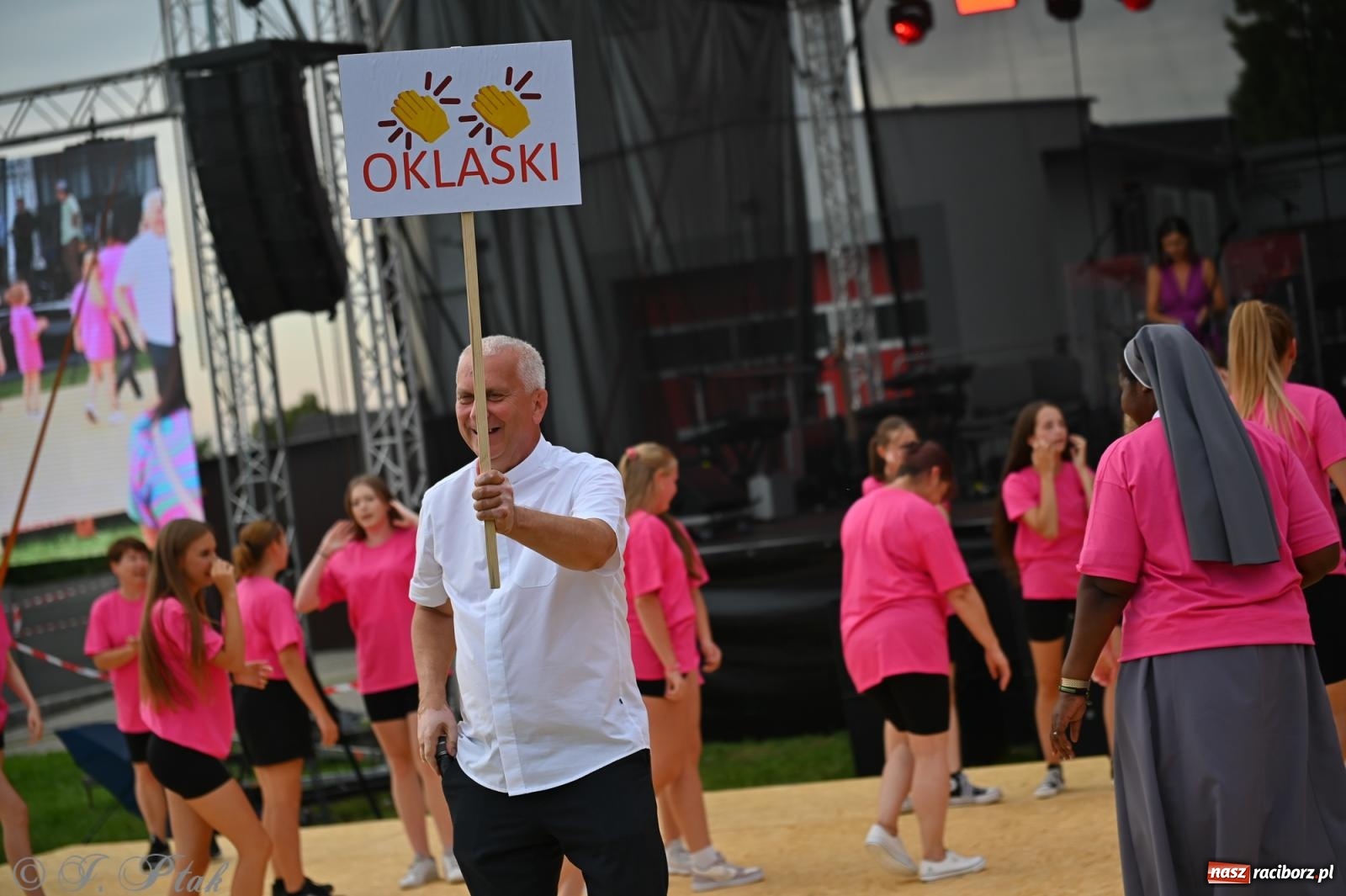 Zdjęcie w galerii na portalu naszraciborz.pl: Trzeci festyn parafialny w Raciborzu-Brzeziu – rodzinne święto z udziałem gości z całego województwa - relacja na bis! wiadomości z regionu