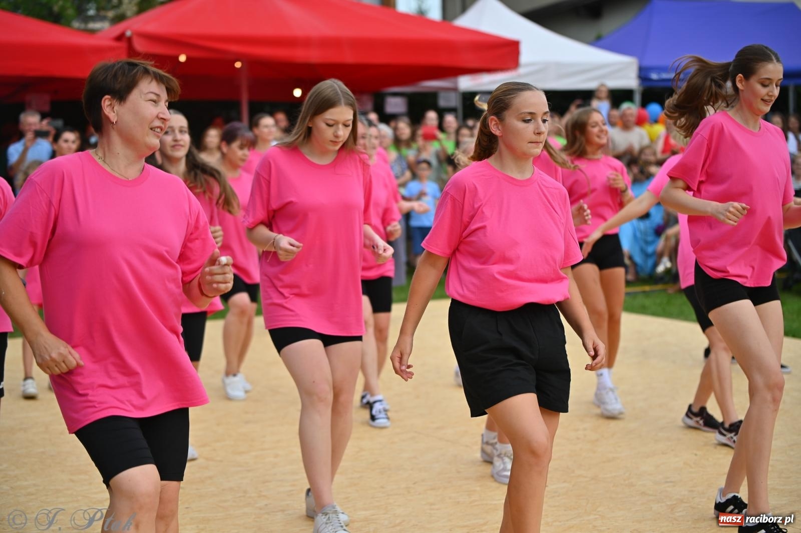 Zdjęcie w galerii na portalu naszraciborz.pl: Trzeci festyn parafialny w Raciborzu-Brzeziu – rodzinne święto z udziałem gości z całego województwa - relacja na bis! wiadomości z regionu